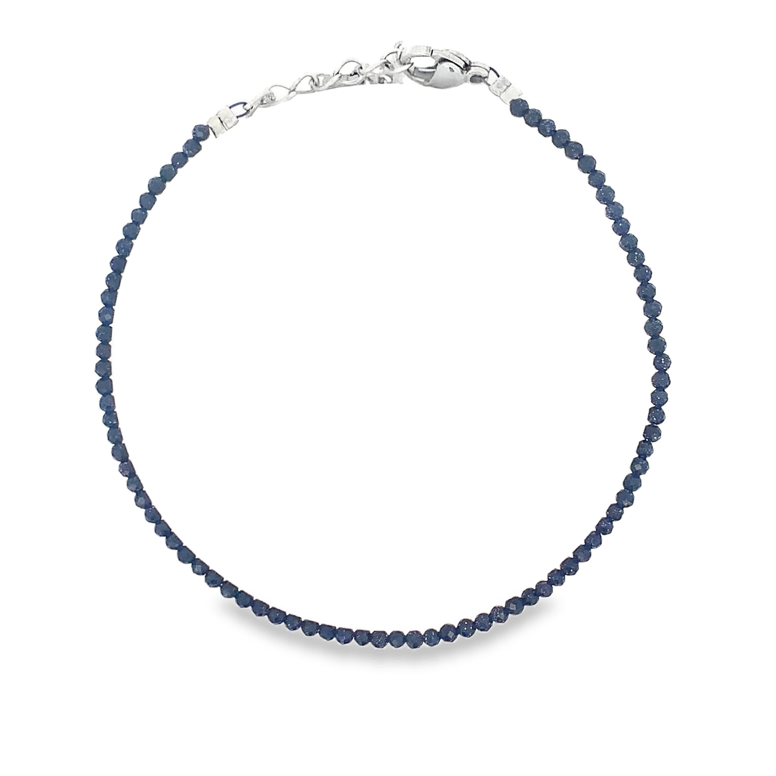 Bransoletka z białej stali z łańcuszkiem i koralikami z głęboko niebieskiego szafiru