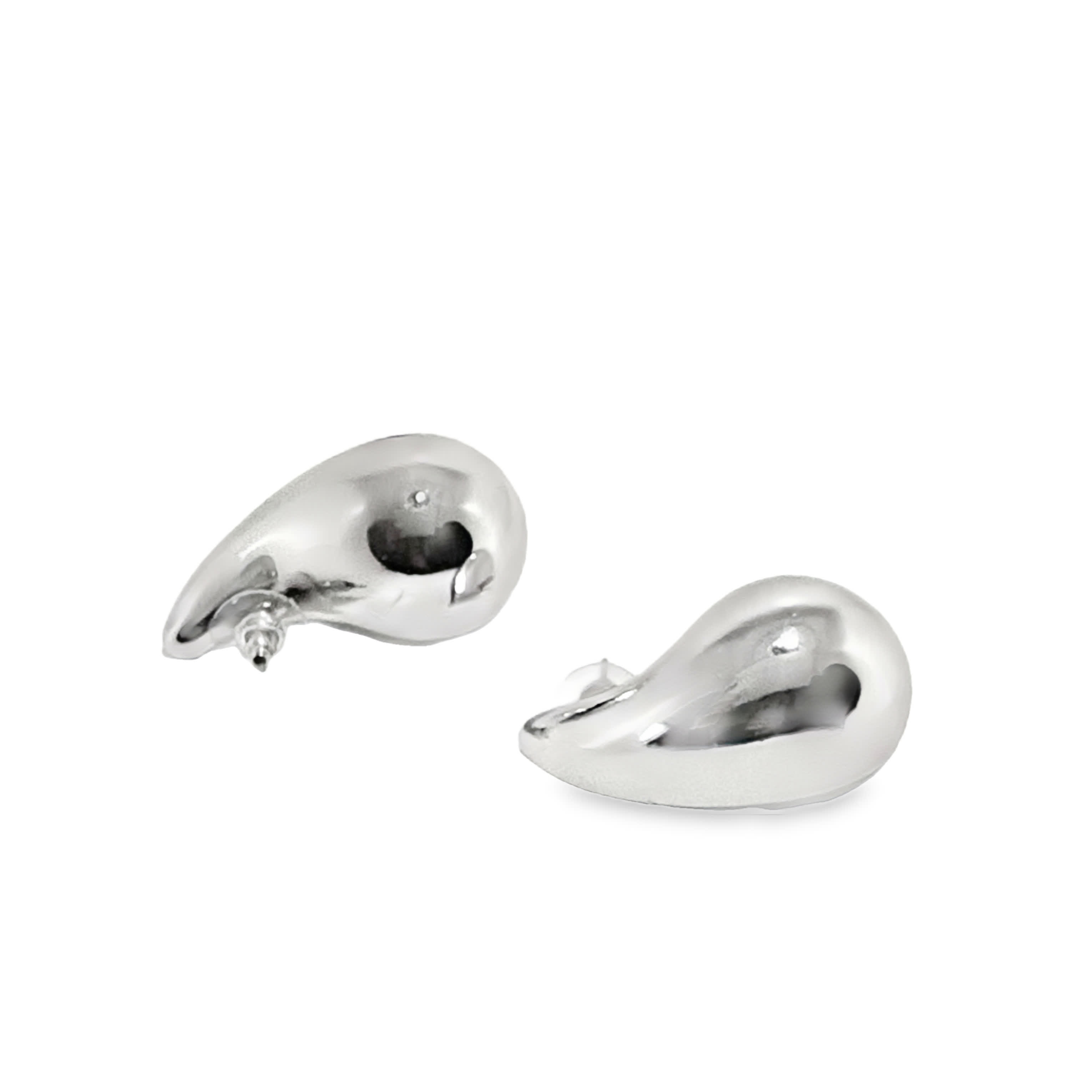 Kolczyki ze posrebrzanej stali w kształcie łezki