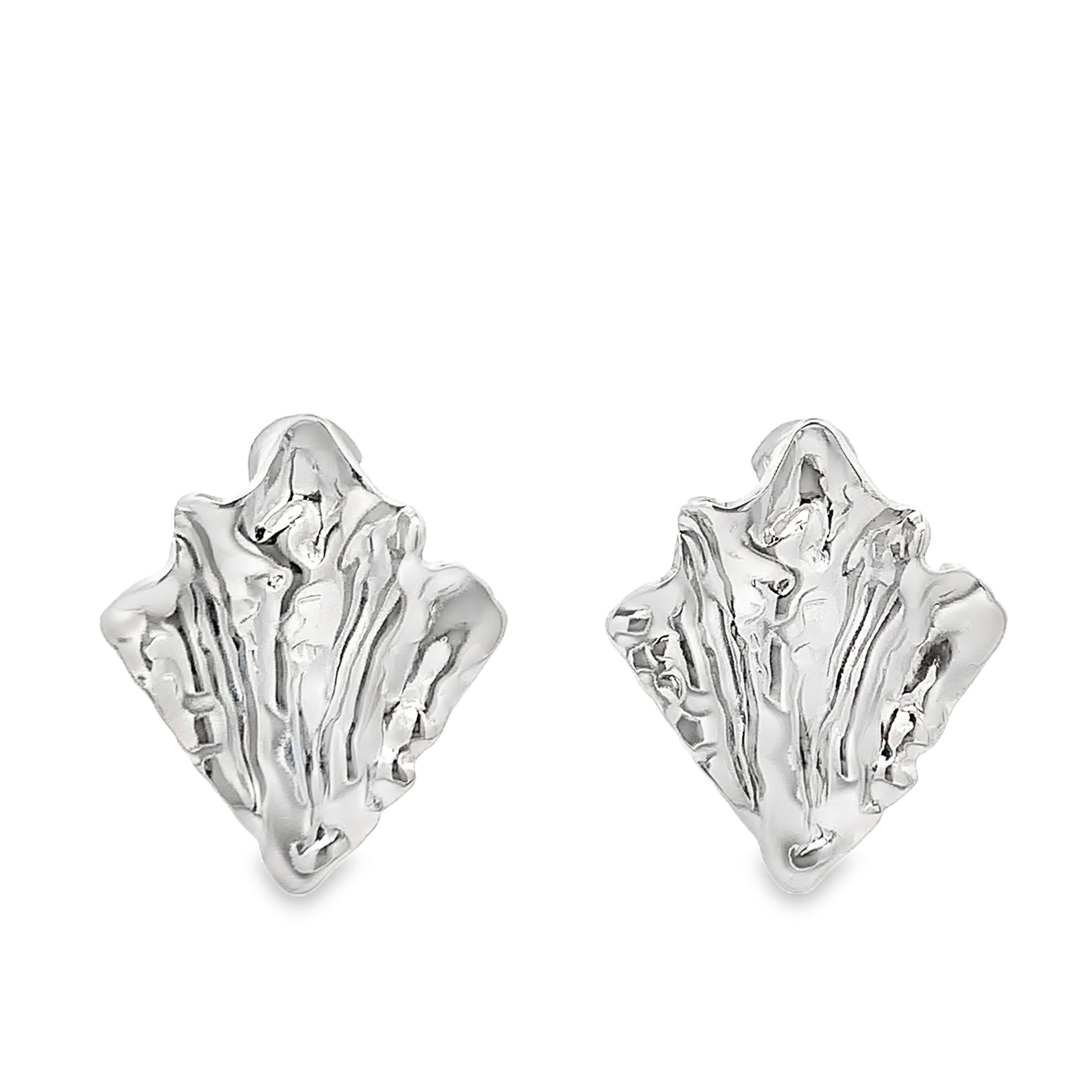 Rzeźbiarskie posrebrzane kolczyki-sztyfty – współczesny design