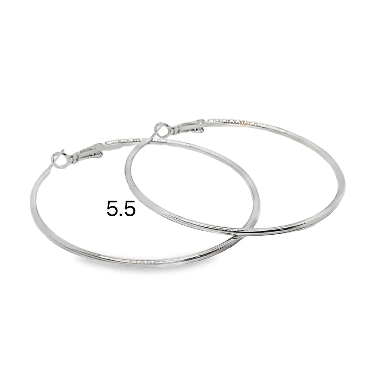 Klasyczne posrebrzane kolczyki koła: styl minimalistyczny