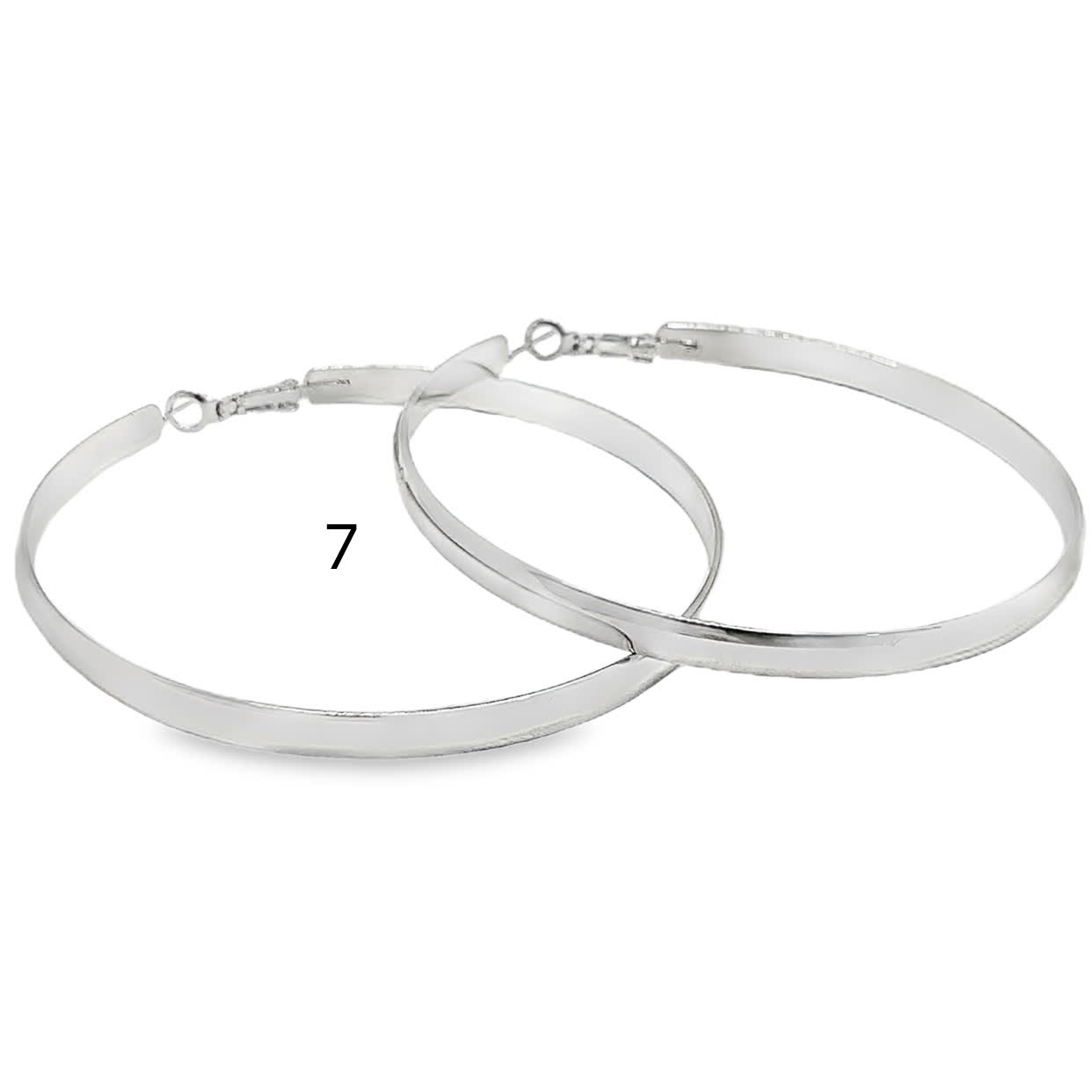 Minimalistyczne posrebrzane kolczyki koła: nowoczesny szykowny styl