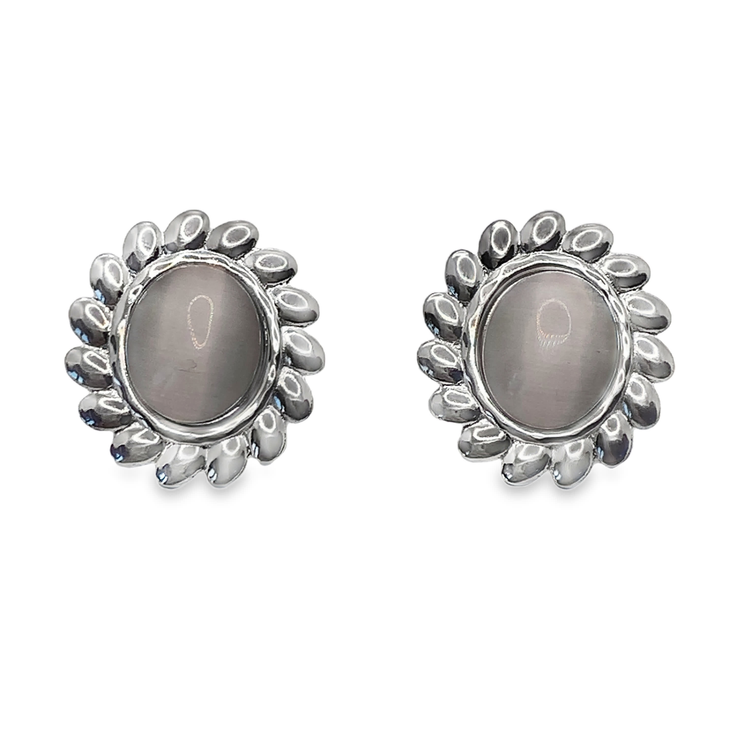 Kolczyki ze posrebrzanej stali z okrągłym kaboszonem i kamieniem księżycowym