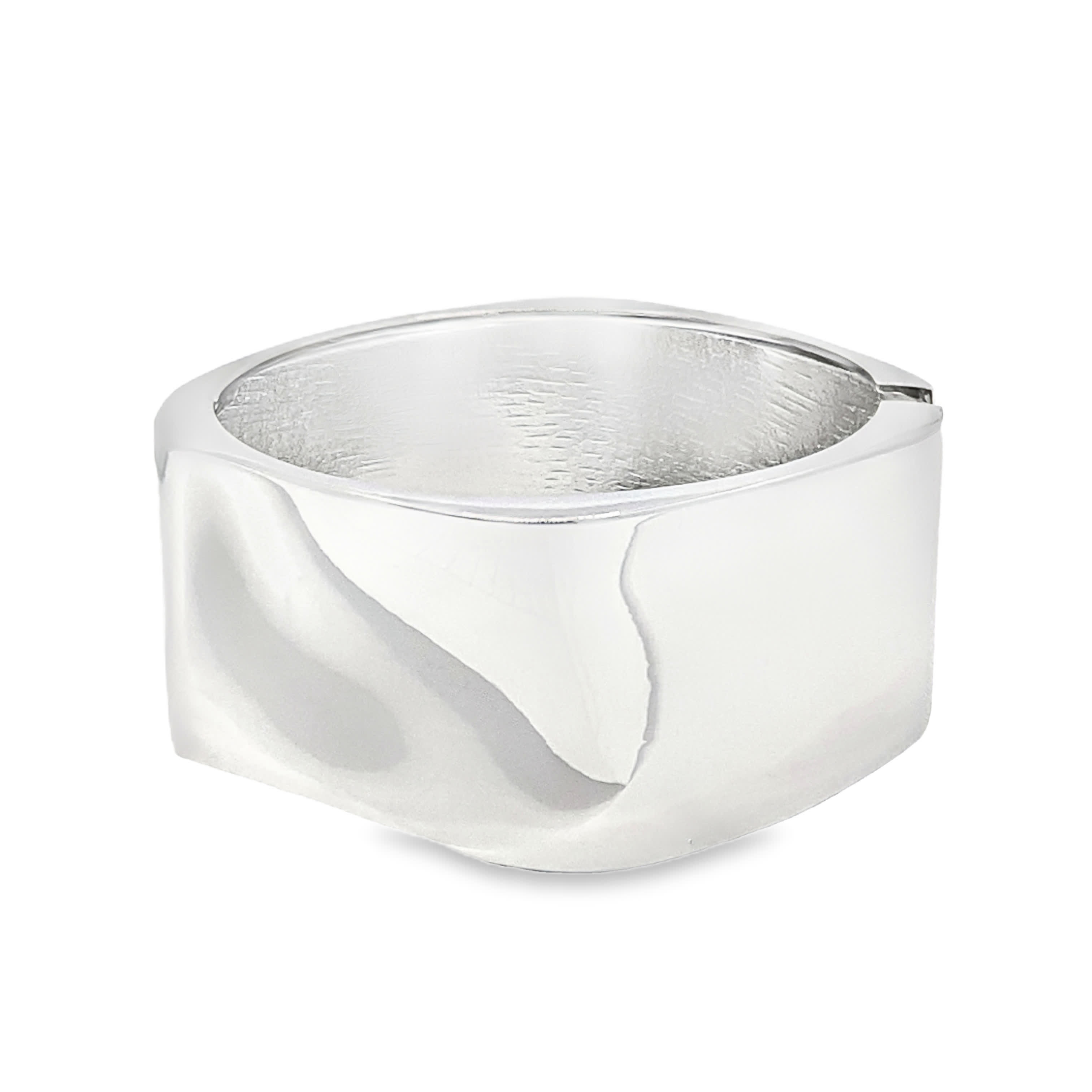 Nowoczesna bransoletka z białego złota w kolorze srebrnym