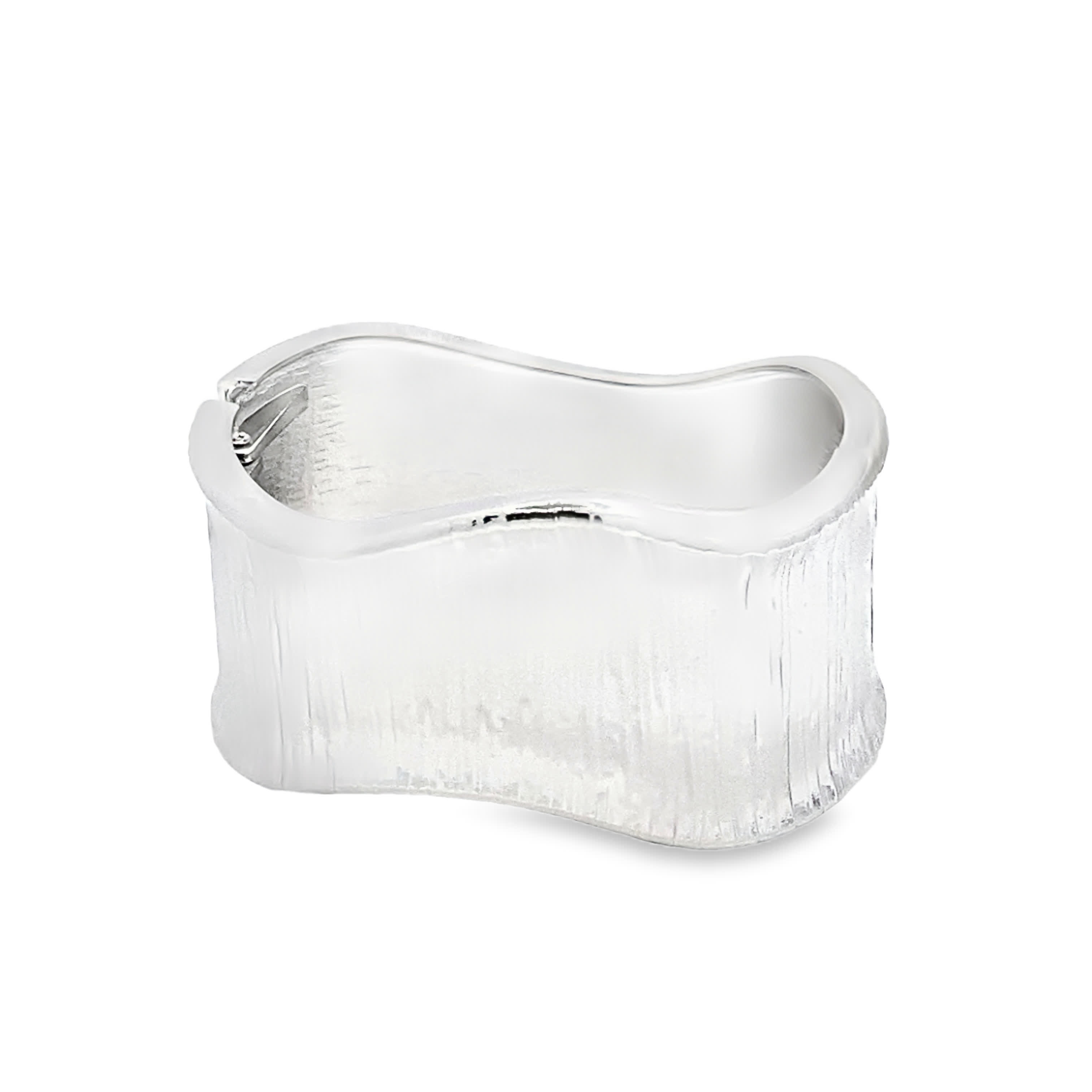 Pierścionek z białego złota i szerokiej obrączki ze srebra