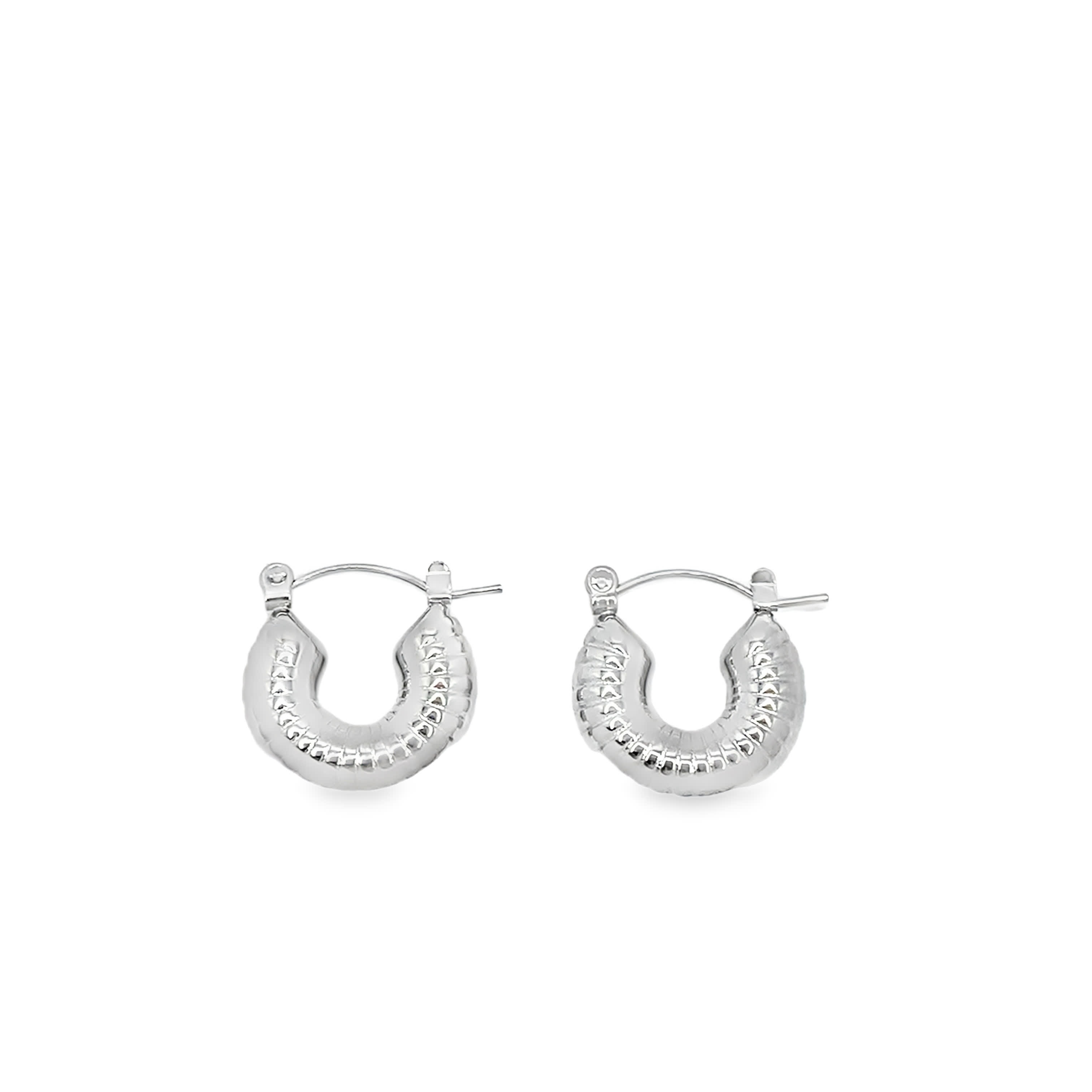Srebrne kolczyki koła z wykończeniem z białego złota