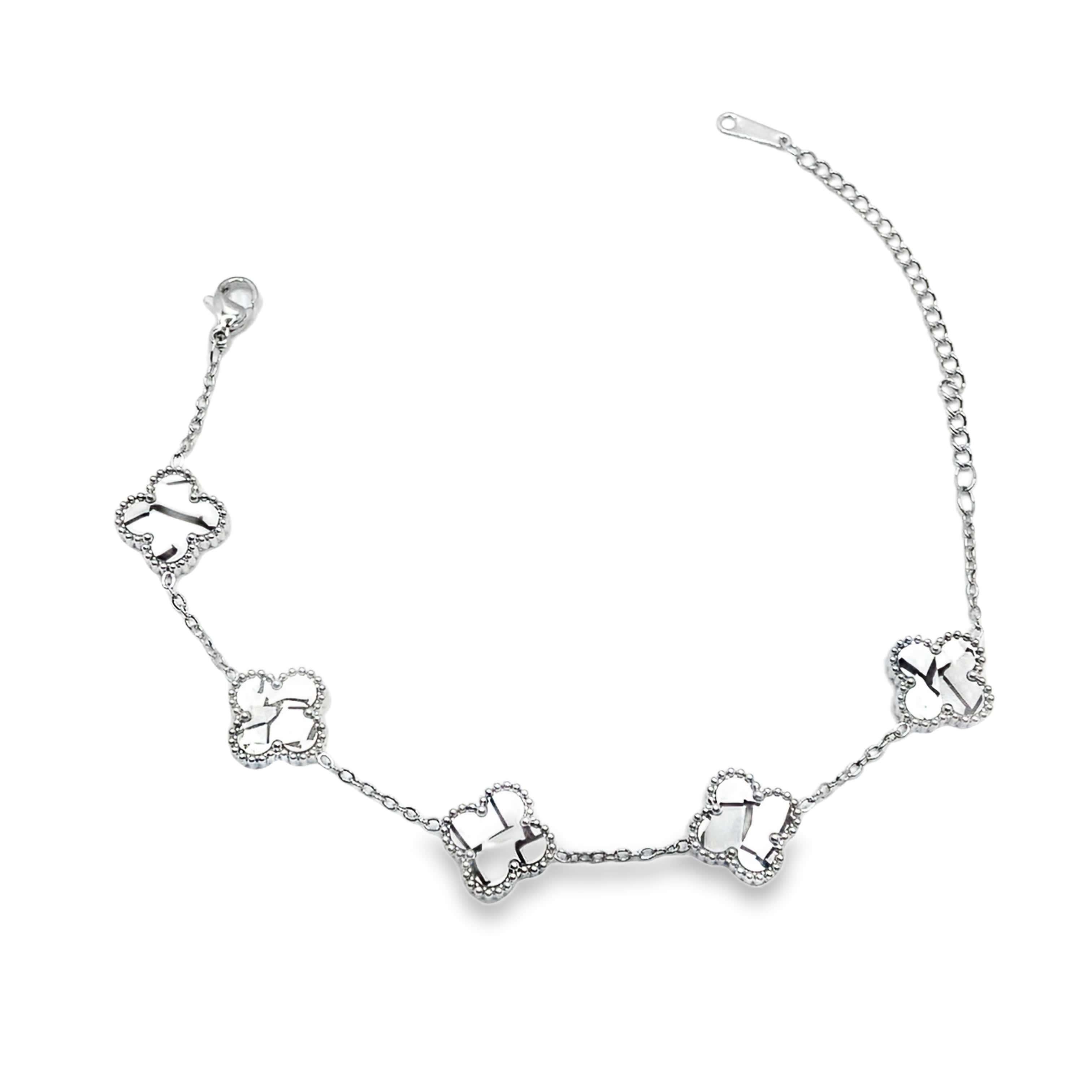 Elegancka srebrna bransoletka łańcuszkowa z motywem koniczyny