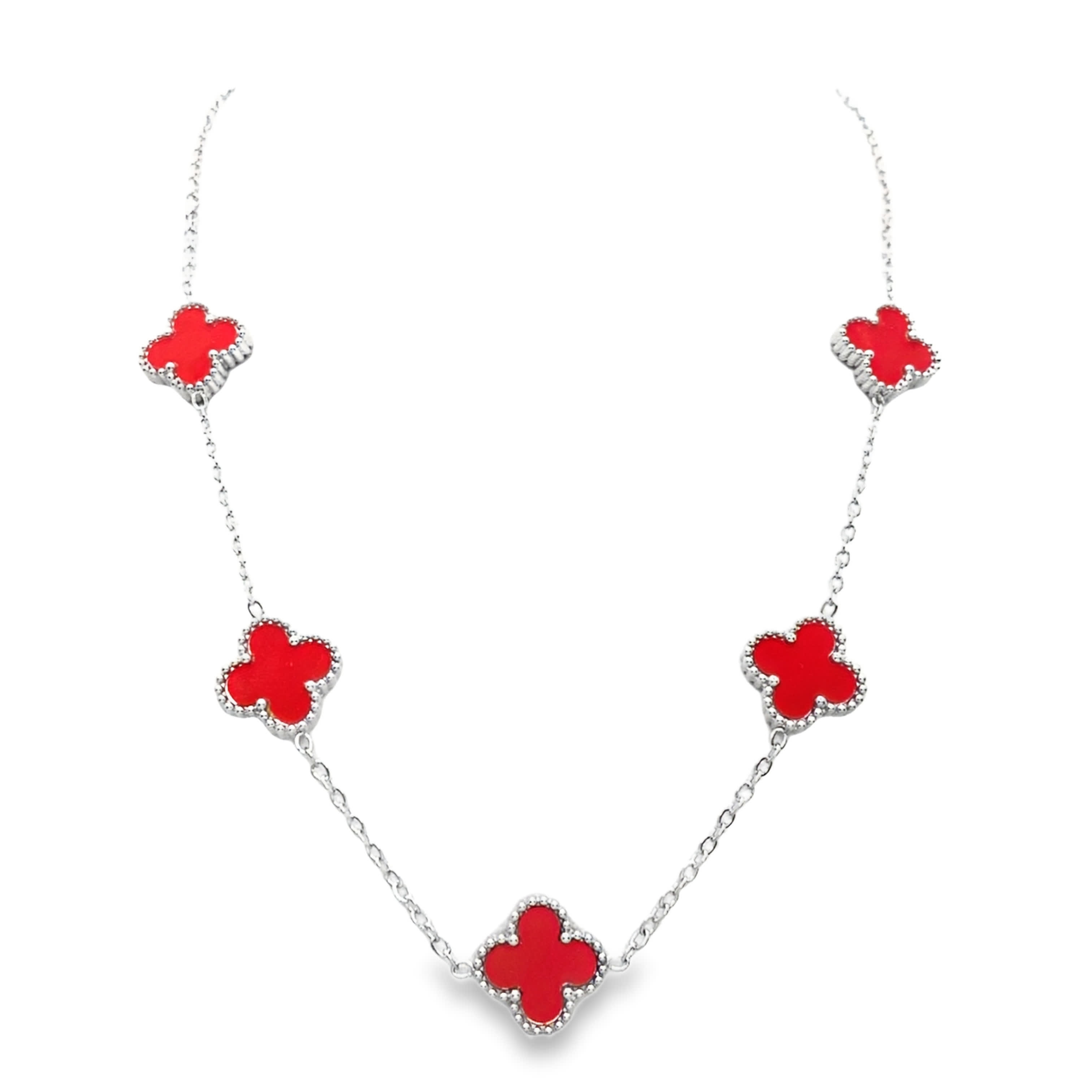 Elegancki srebrny naszyjnik z łańcuszkiem z motywem koniczyny