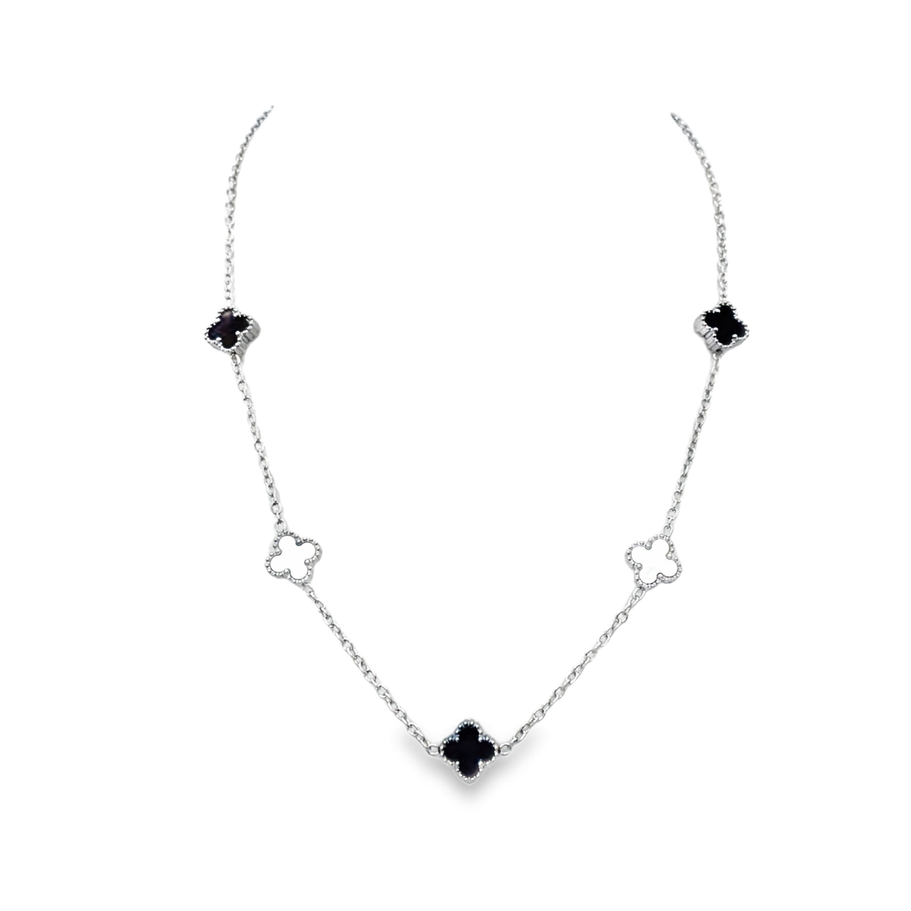 Naszyjnik z białego złota z akcentami onyksowymi