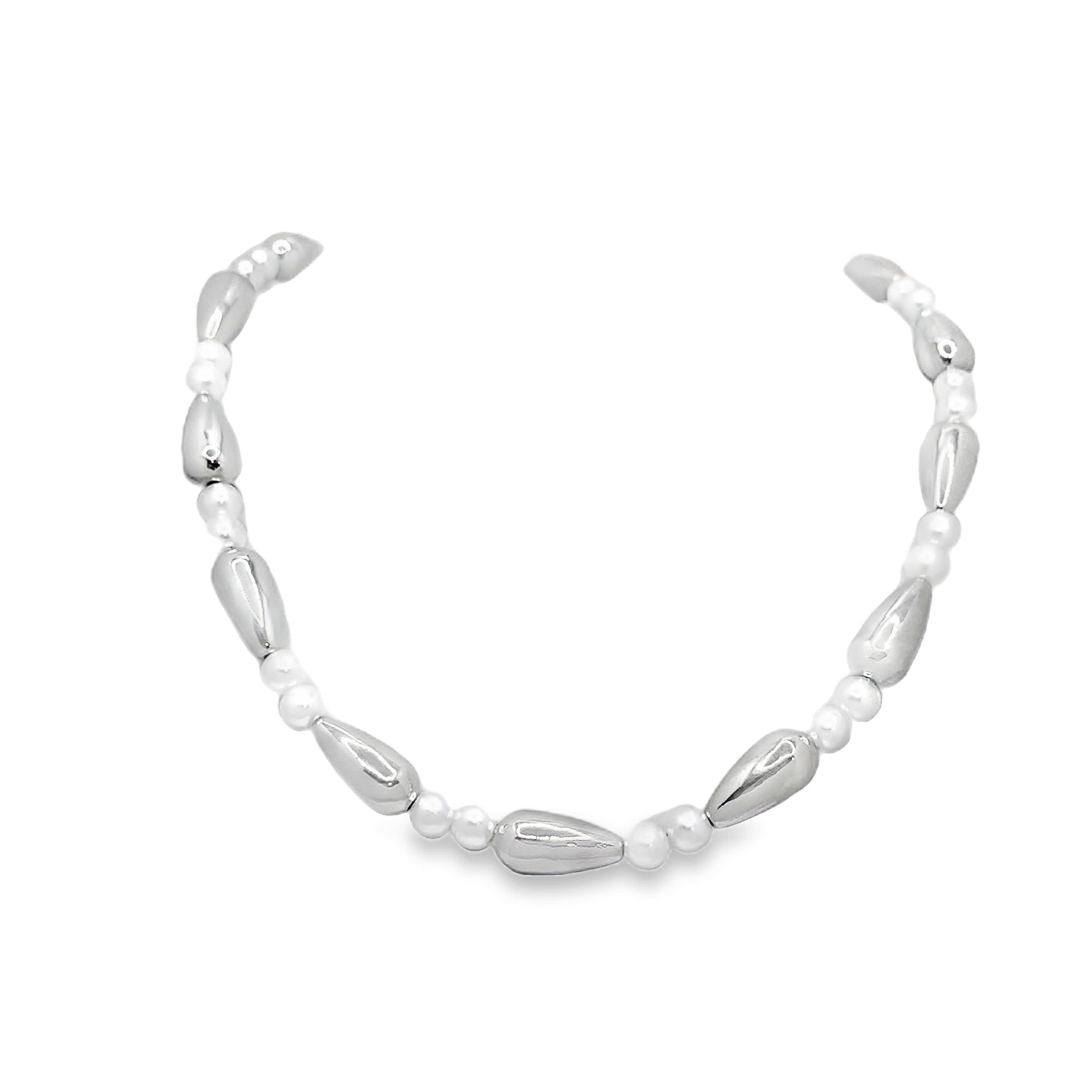 Elegancki metalowy naszyjnik z koralików z okrągłych pereł