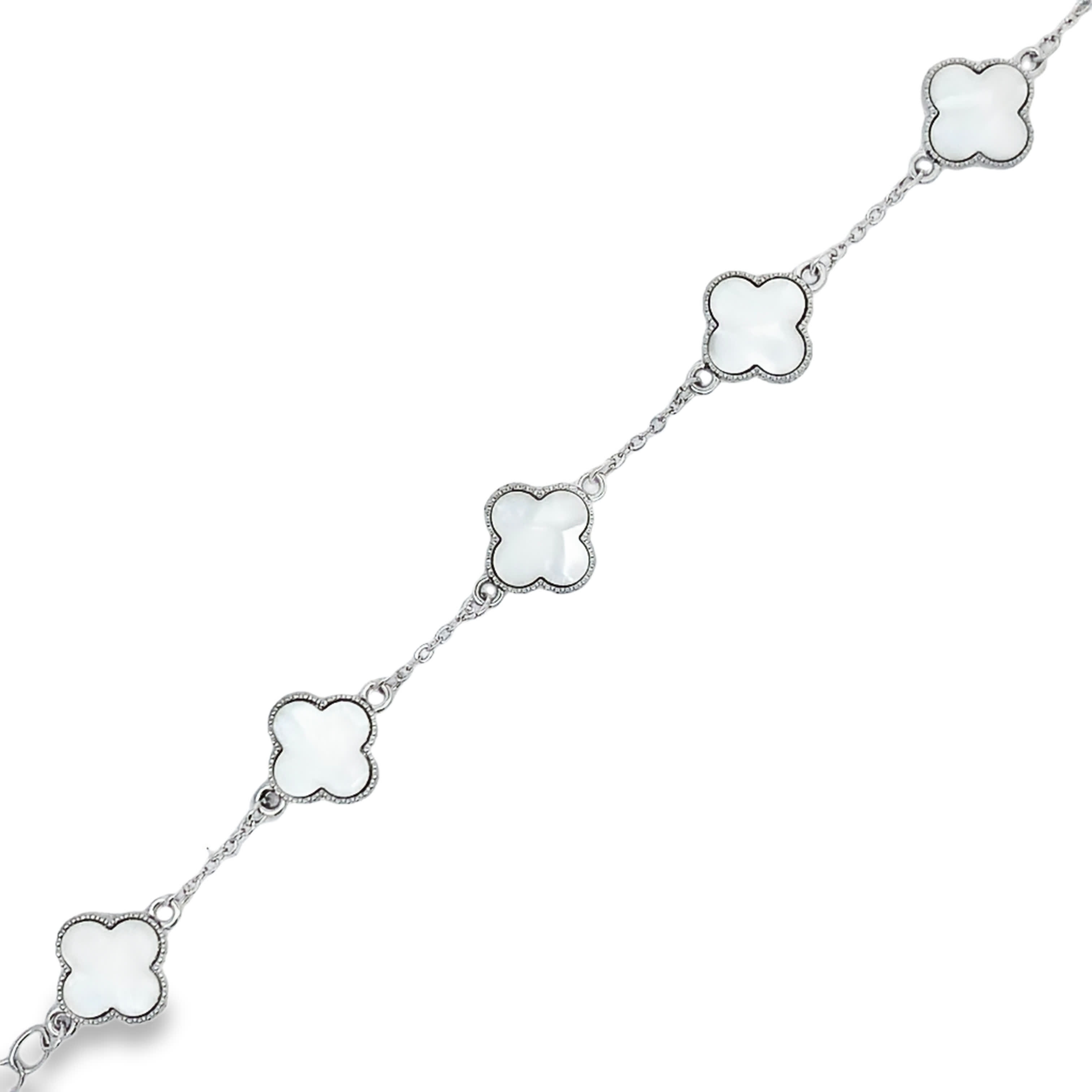 Elegancka bransoletka łańcuszkowa z posrebrzanego metalu z okrągłymi kaboszonowymi perłami