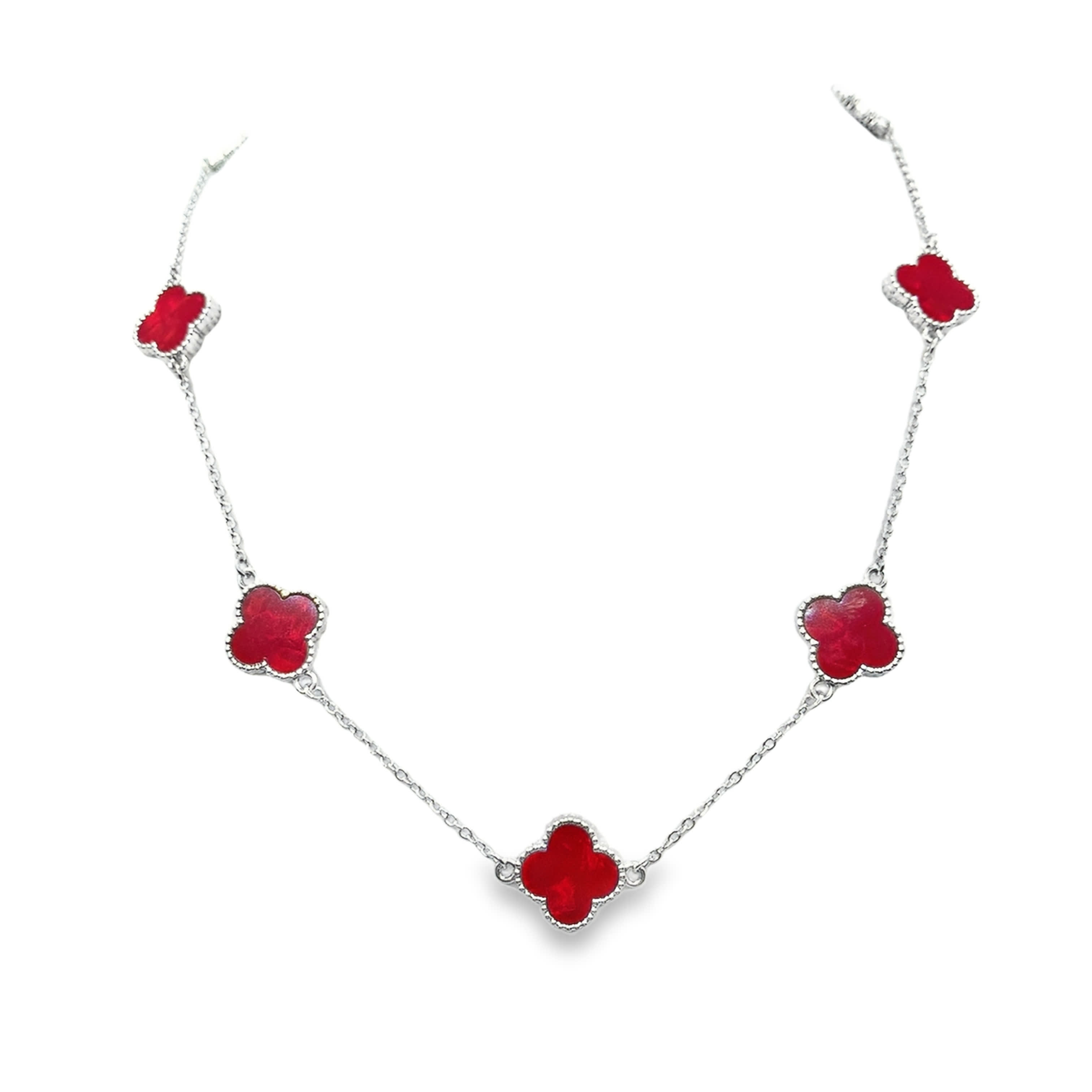 Ręcznie rzeźbiony posrebrzany naszyjnik charms kwiatowy z kamieniem czerwonego rubinu w polerowanym wykończeniu