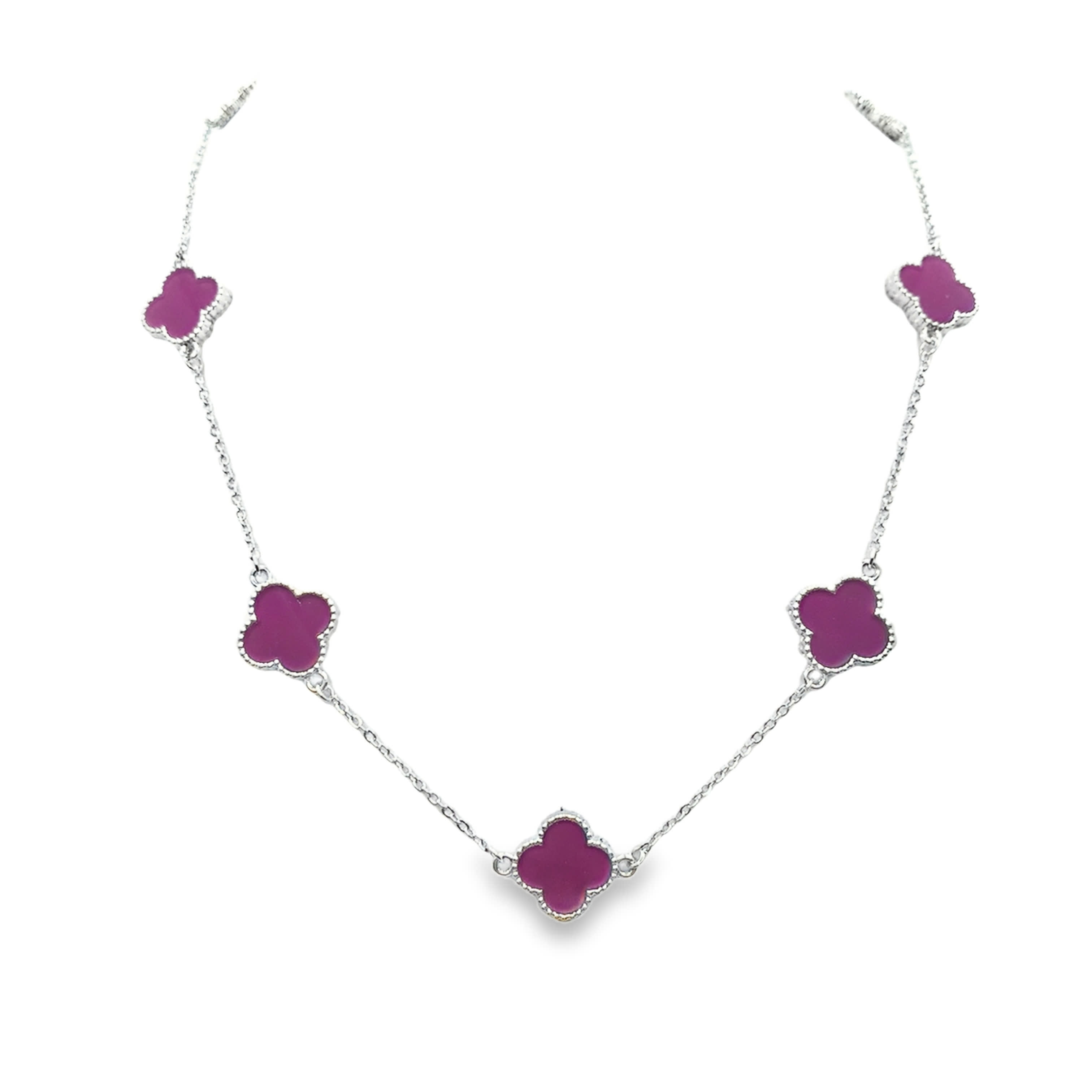 Posrebrzany naszyjnik warstwowy z wyrazistym kaboszonem kamienia czerwonofioletowego agatu