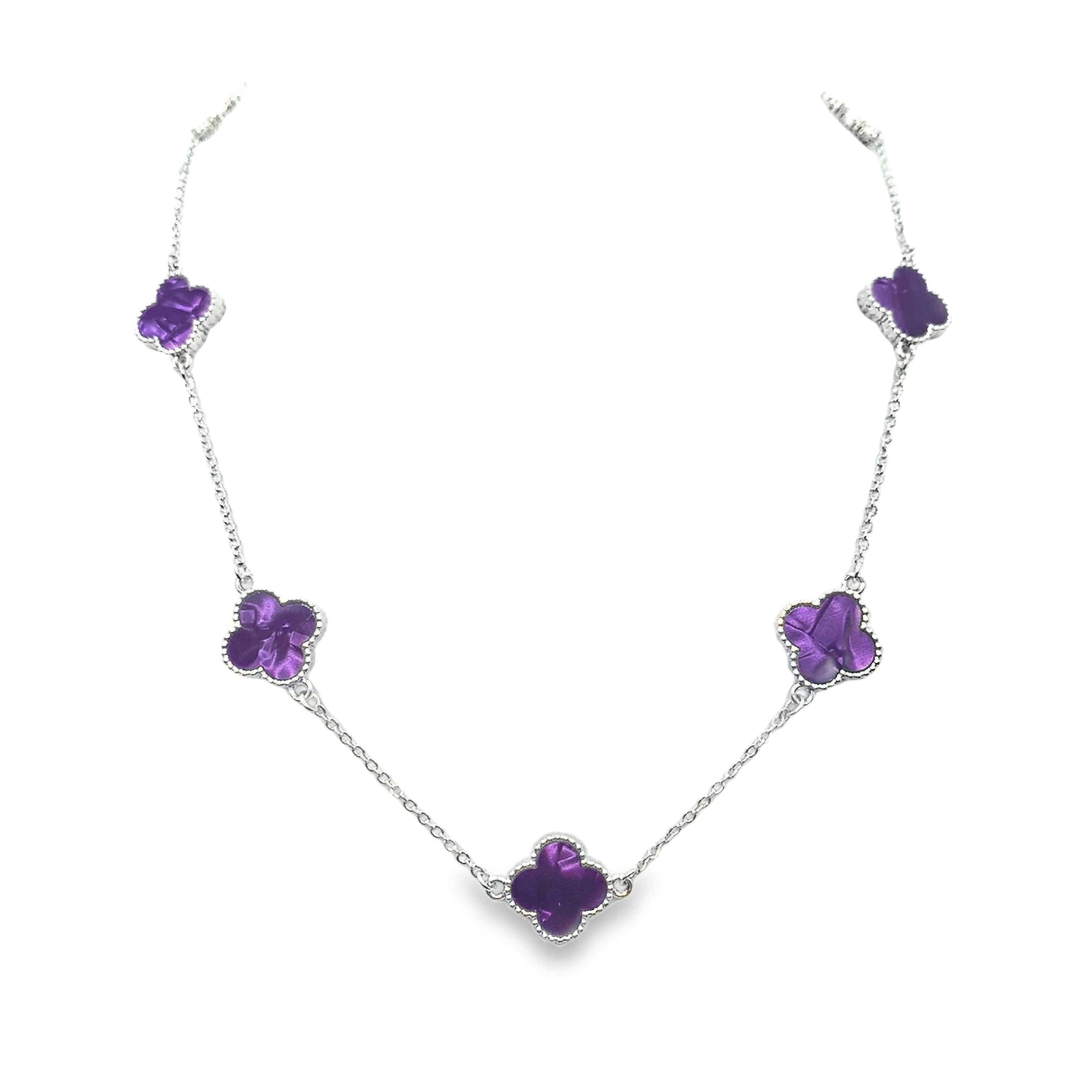 Ręcznie rzeźbiona posrebrzana zawieszka kwiatowa z kamieniem ametystu w polerowanym wykończeniu
