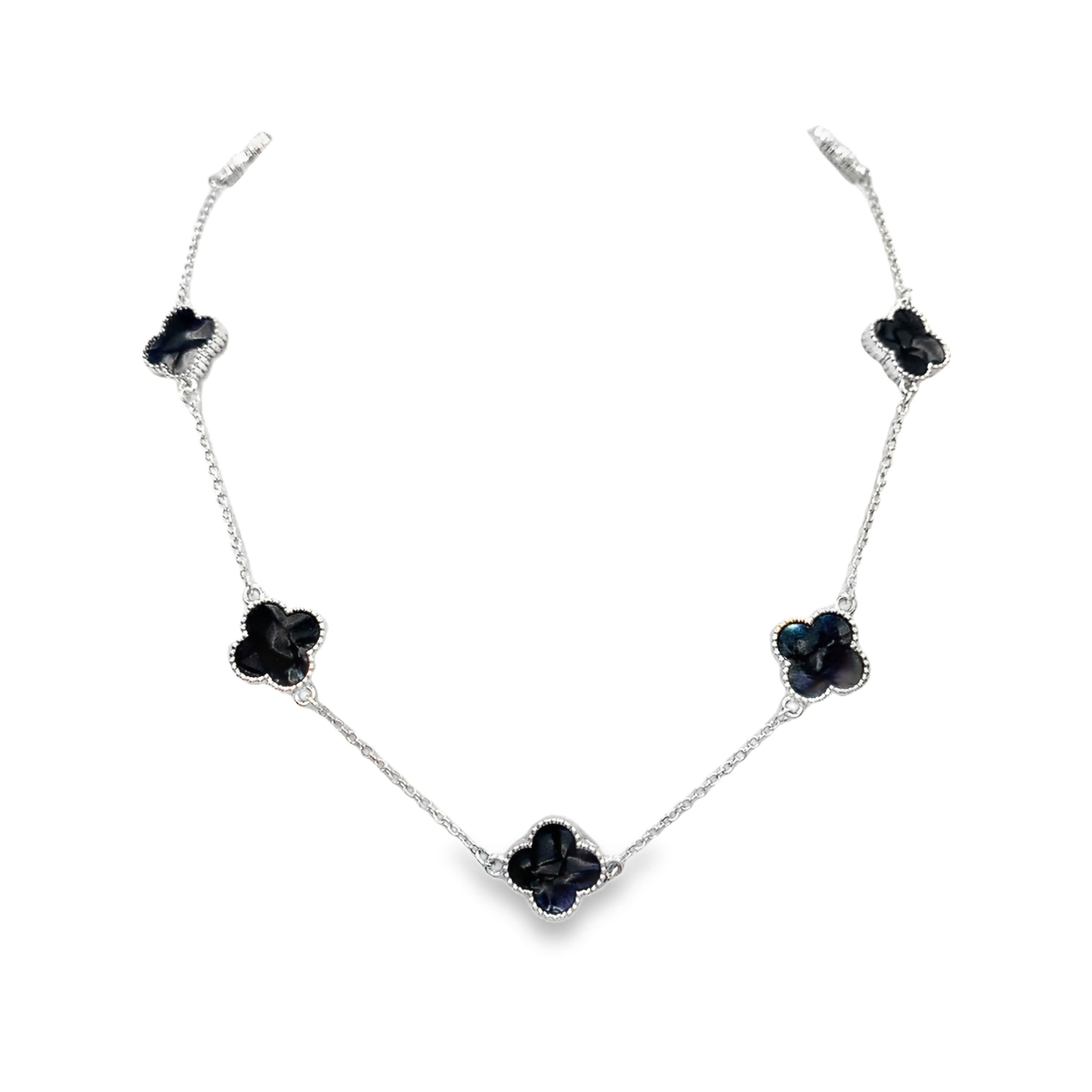 Posrebrzany naszyjnik warstwowy z trzema kaboszonami kamienia onyksu