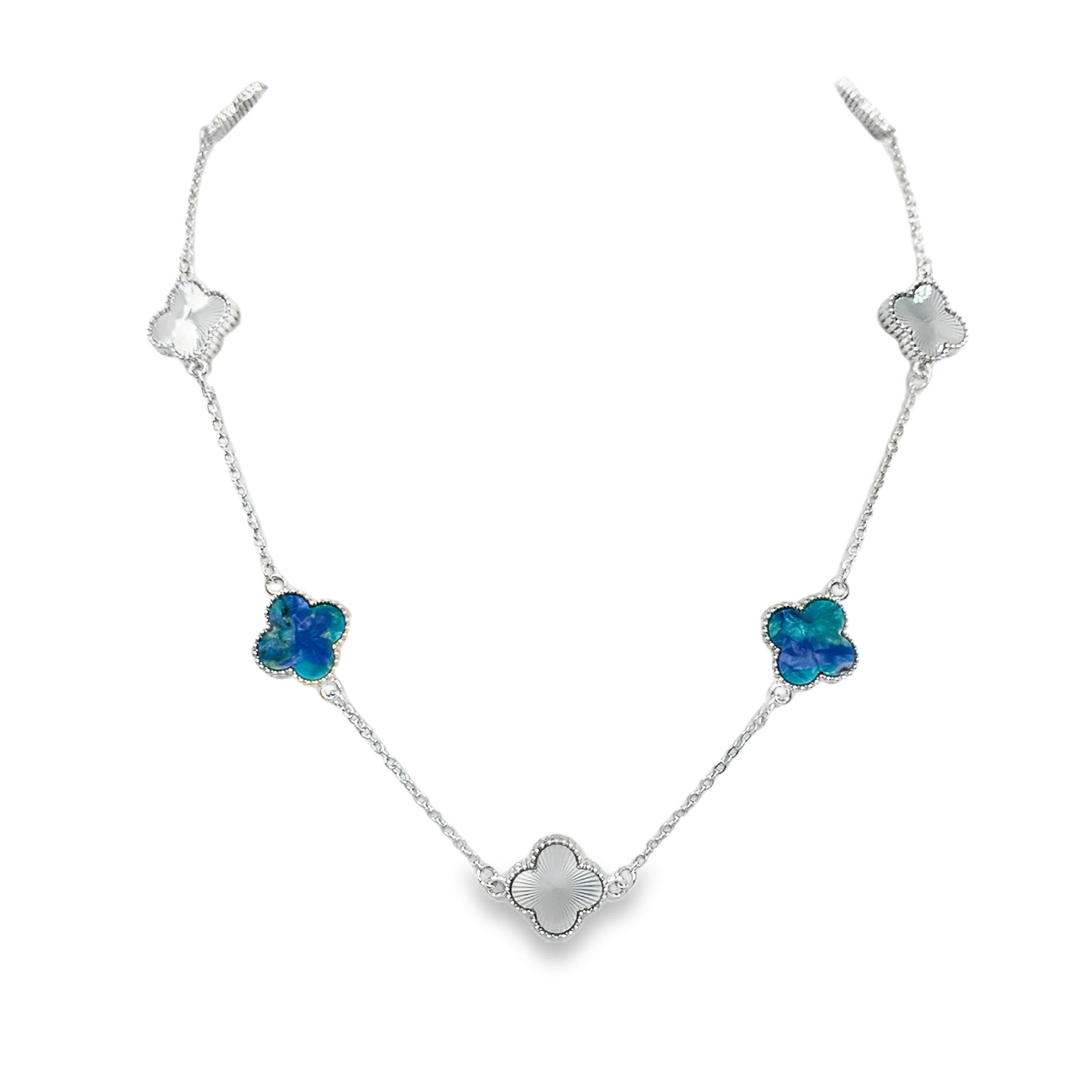 Posrebrzany naszyjnik warstwowy z zawieszką z kaboszonem kamienia opalu