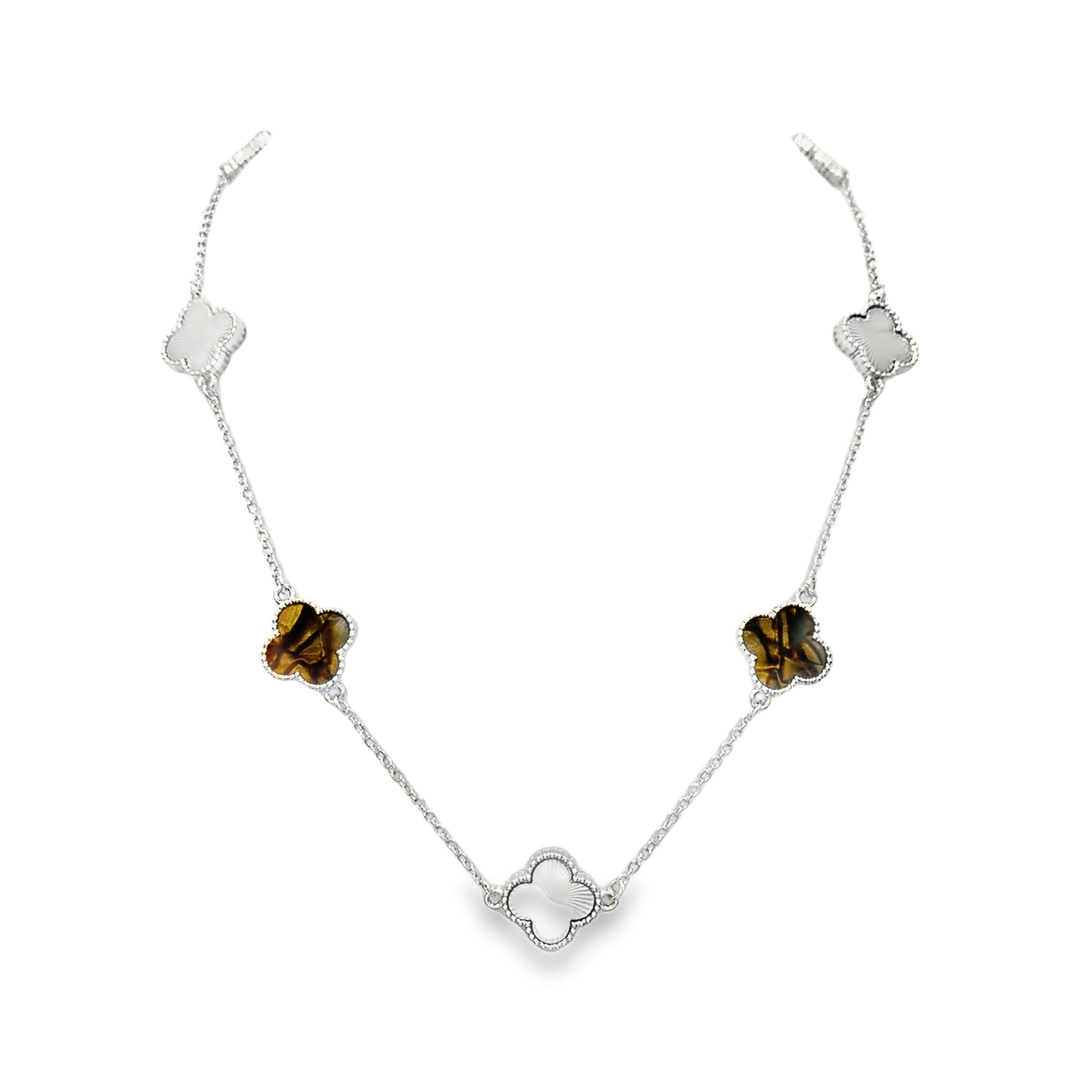 Ręcznie rzeźbiona zawieszka z kamienia kwarcu na posrebrzanym naszyjniku warstwowym