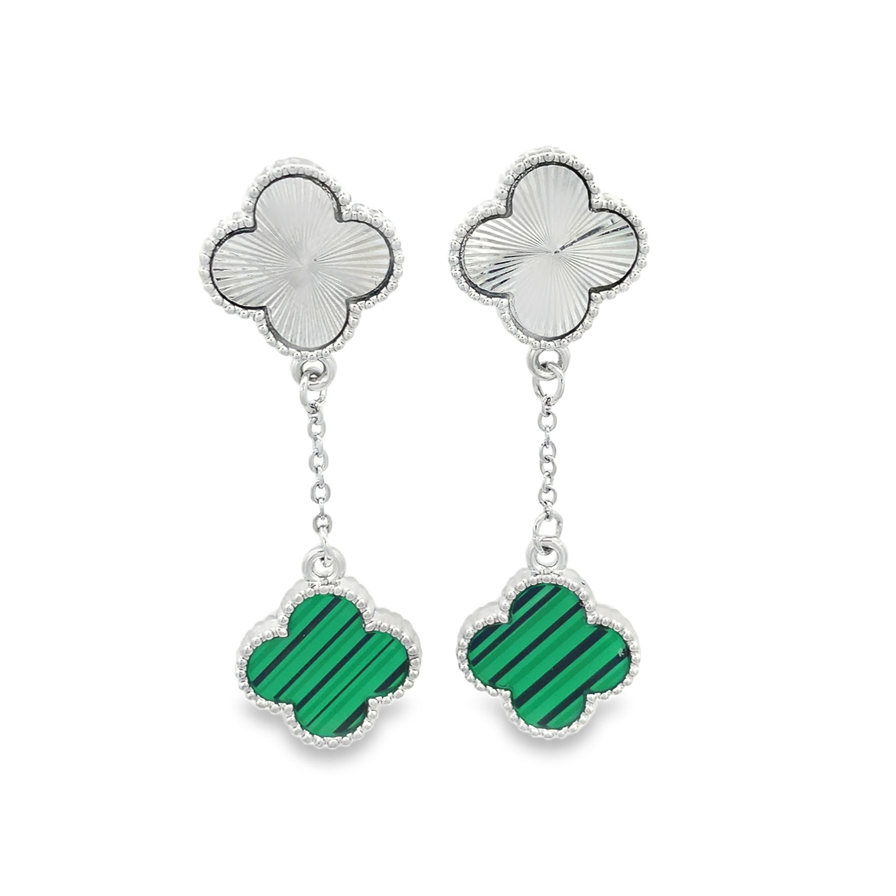 Posrebrzane wiszące kolczyki koniczyna z giloszem i zielonym kamieniem