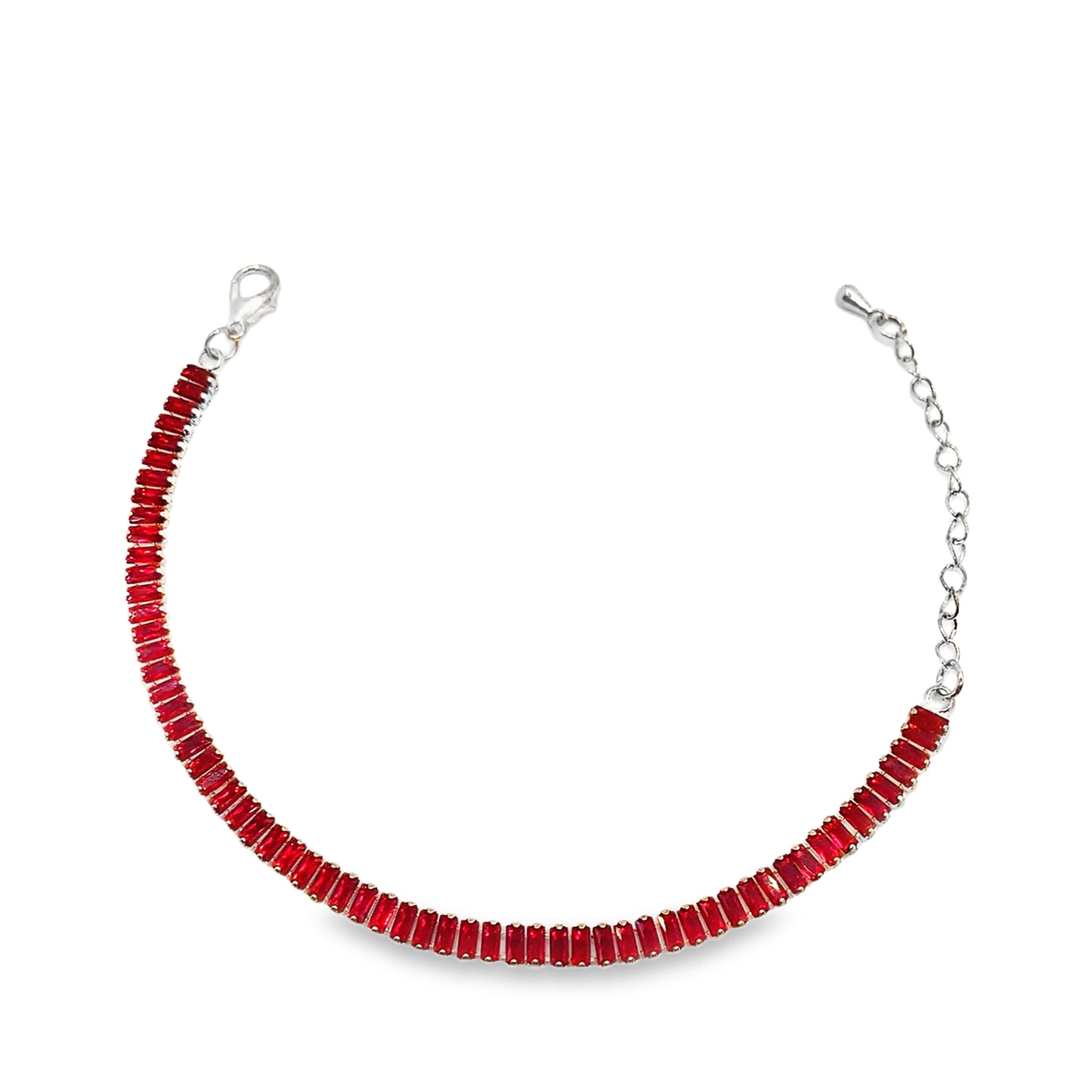 Bransoletka ze srebrnego łańcuszka z rubinami o szlifie bagietkowym