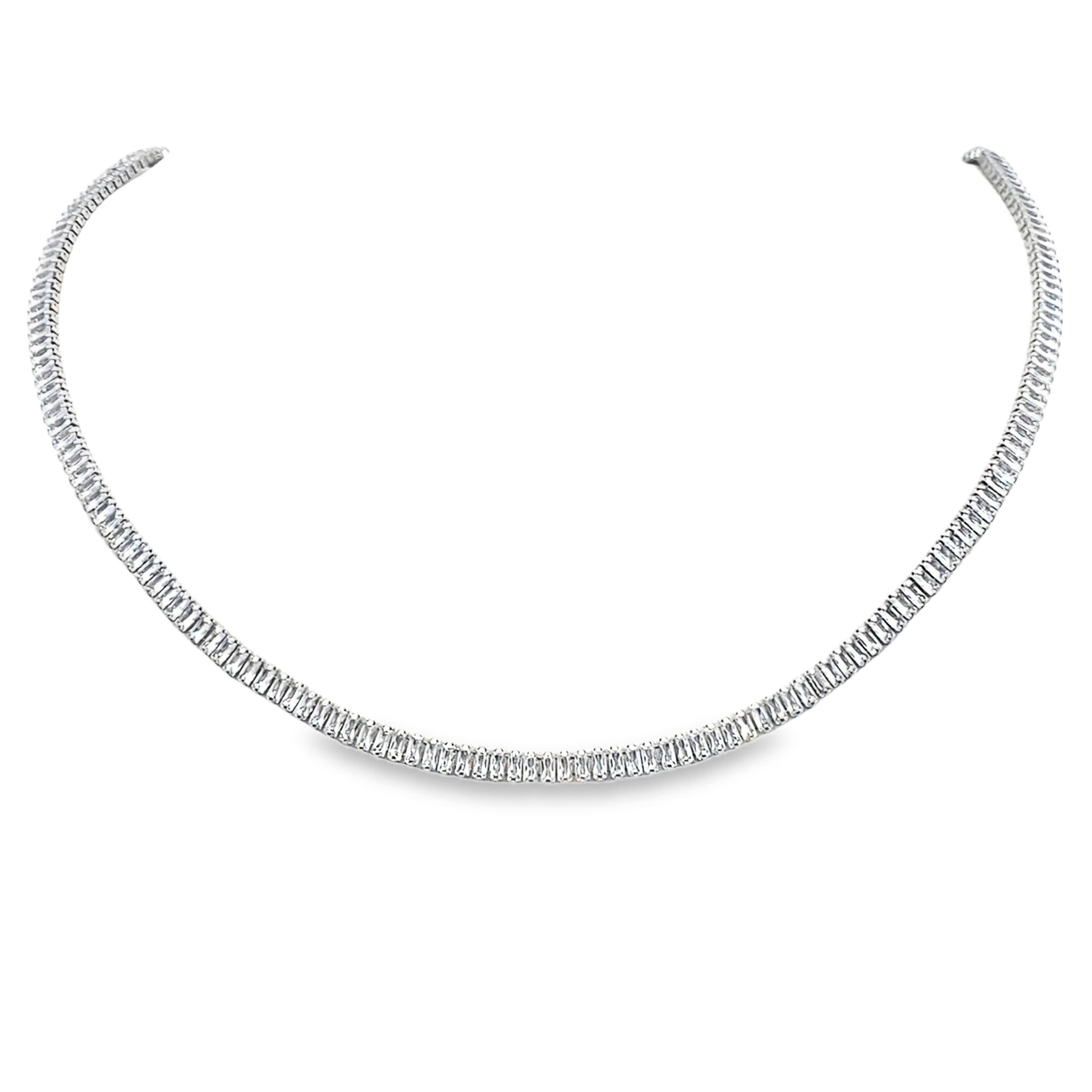 Naszyjnik z białego złota i srebra z diamentami w kształcie bagietki