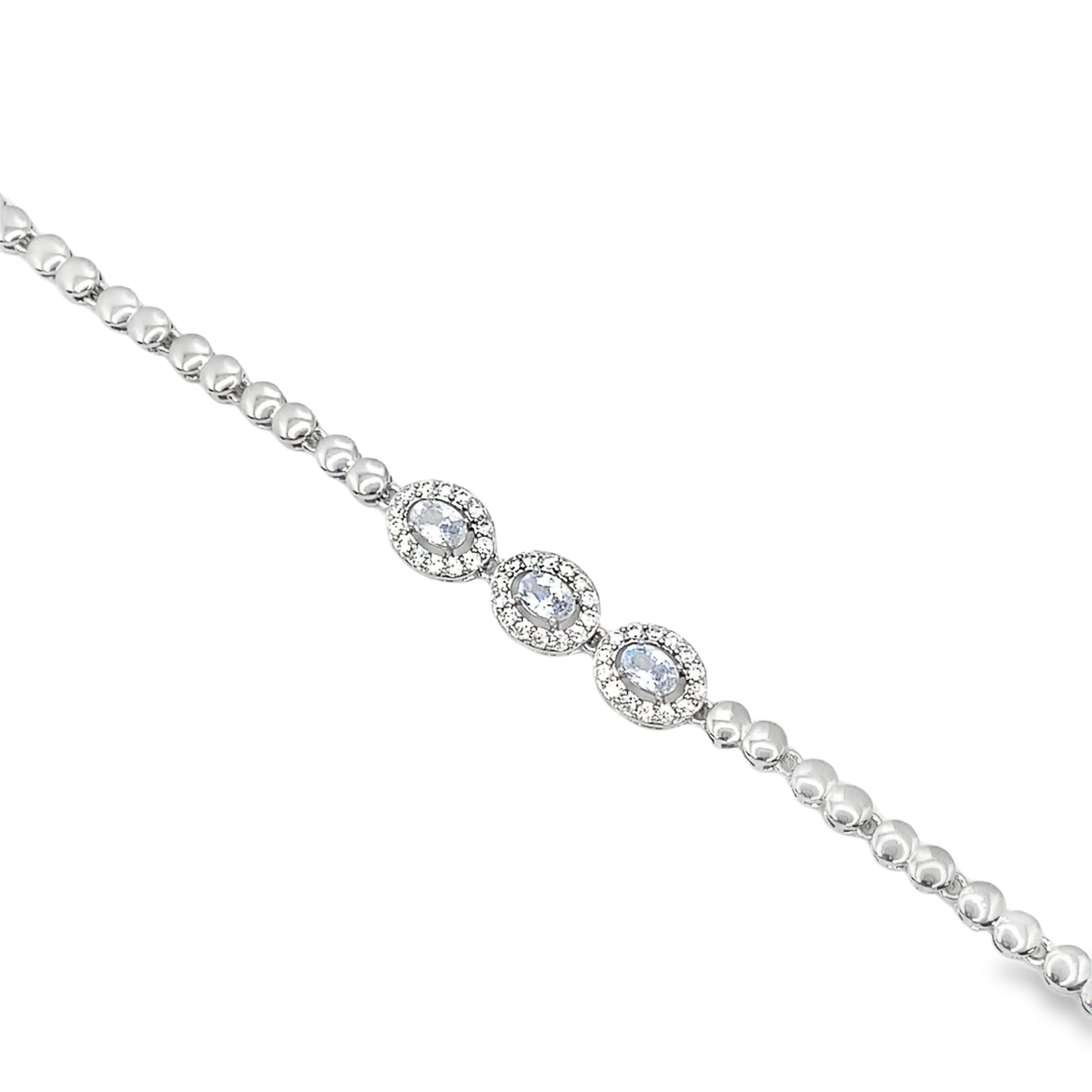 Elegancka srebrna bransoletka łańcuszkowa z diamentami o szlifie owalnym