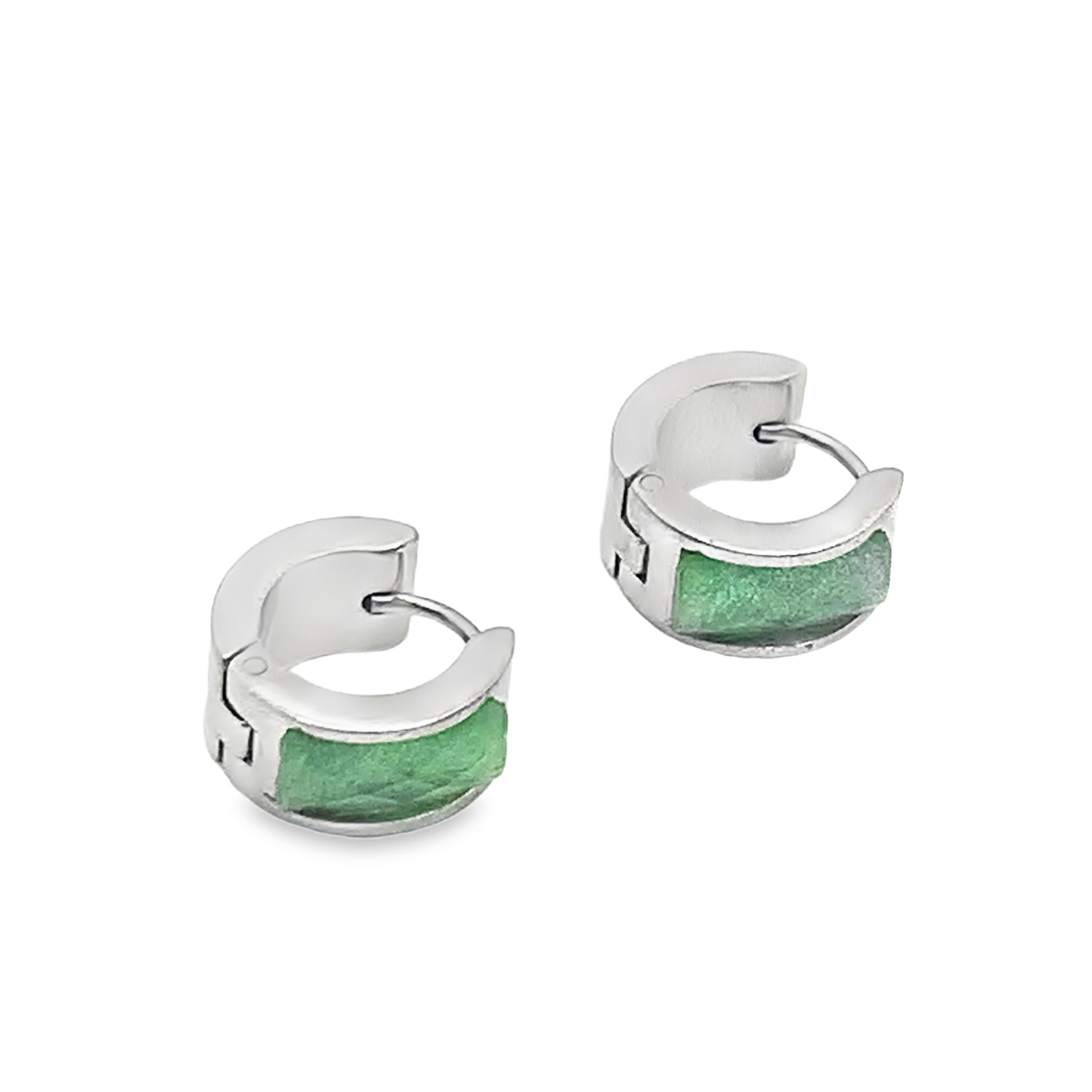 Srebrne kolczyki z kaboszonami z jadeitu o szlifie szmaragdowym