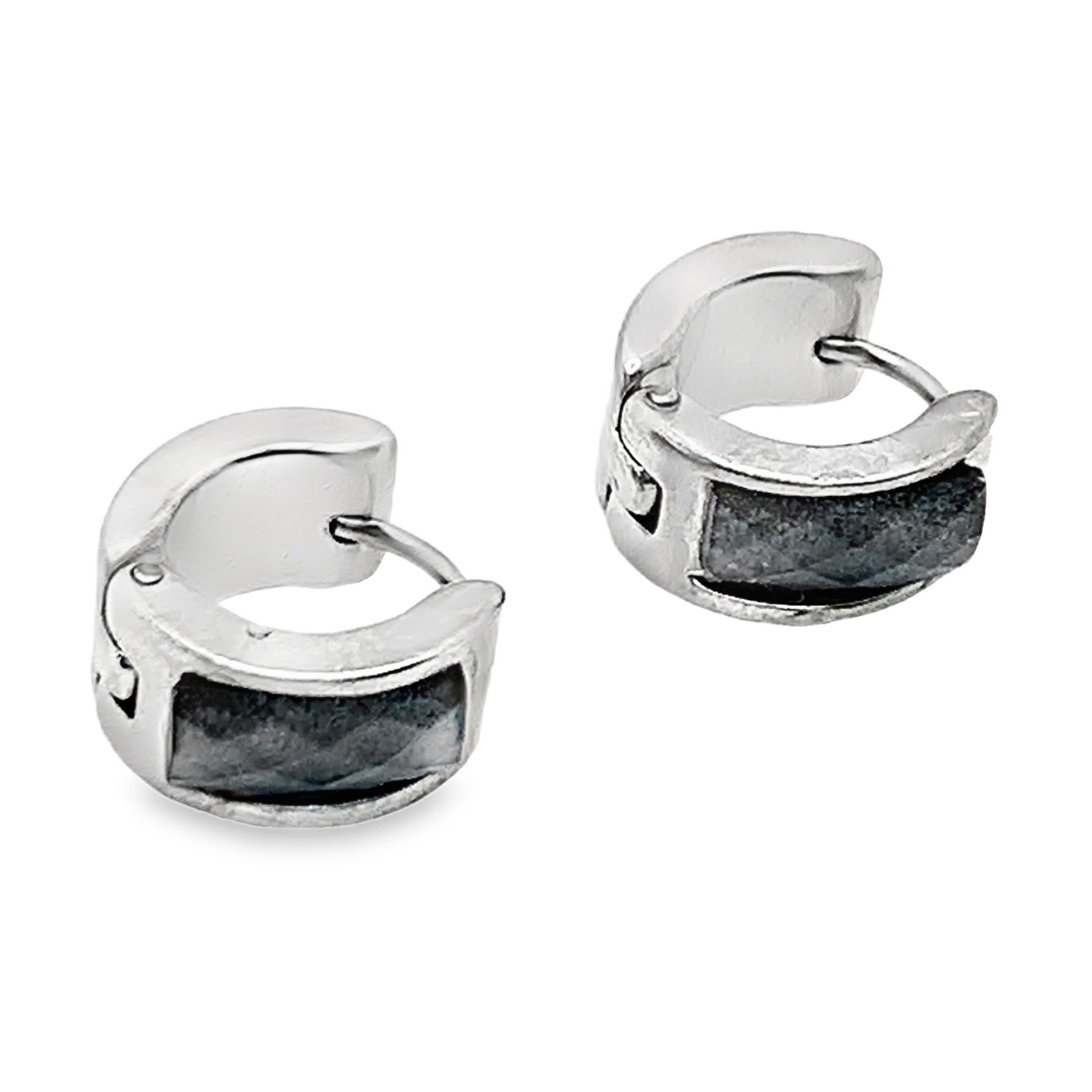 Srebrne kolczyki typu „huggie hoop”