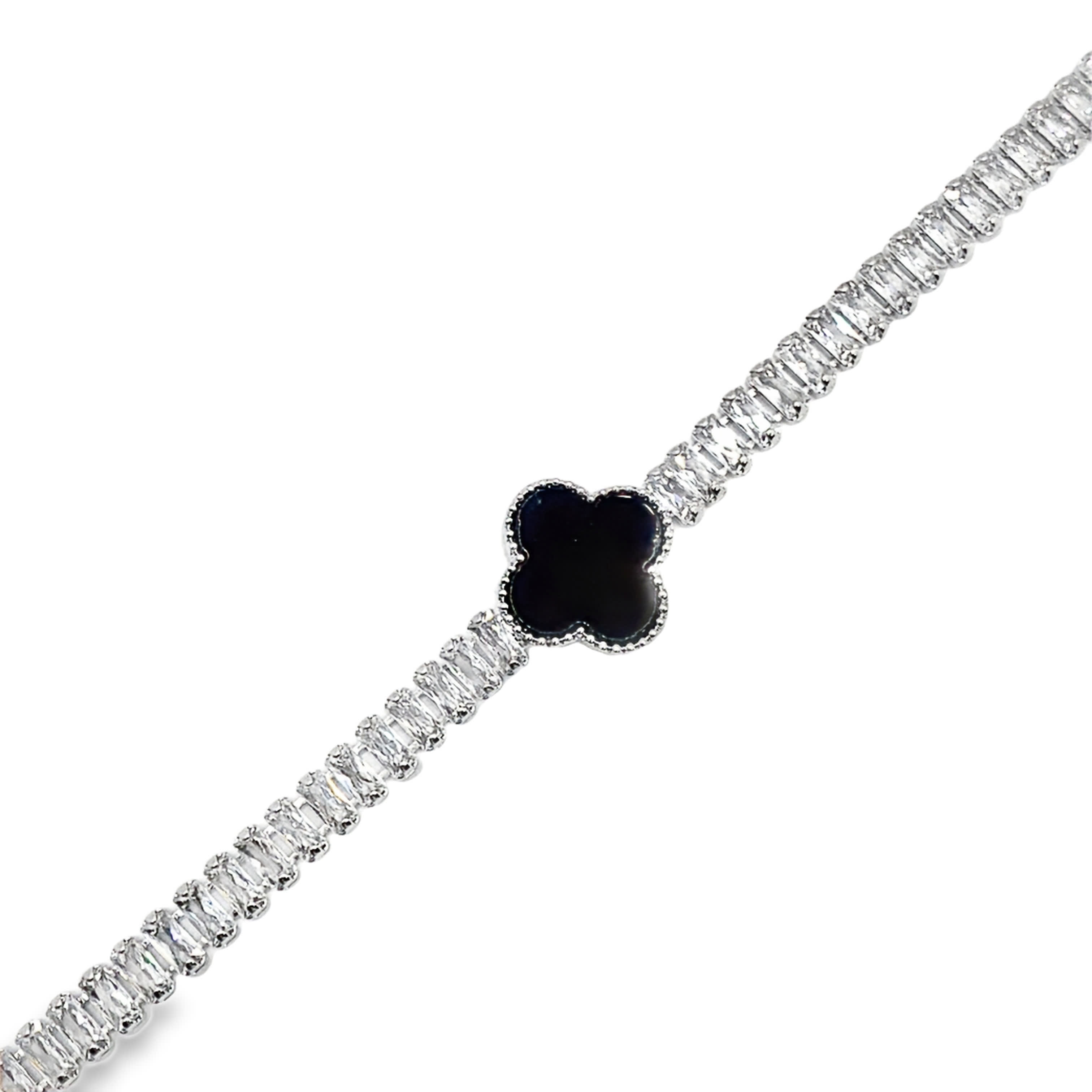 Bransoletka z białego złota z łańcuszkiem i diamentami w szlifie bagietkowym