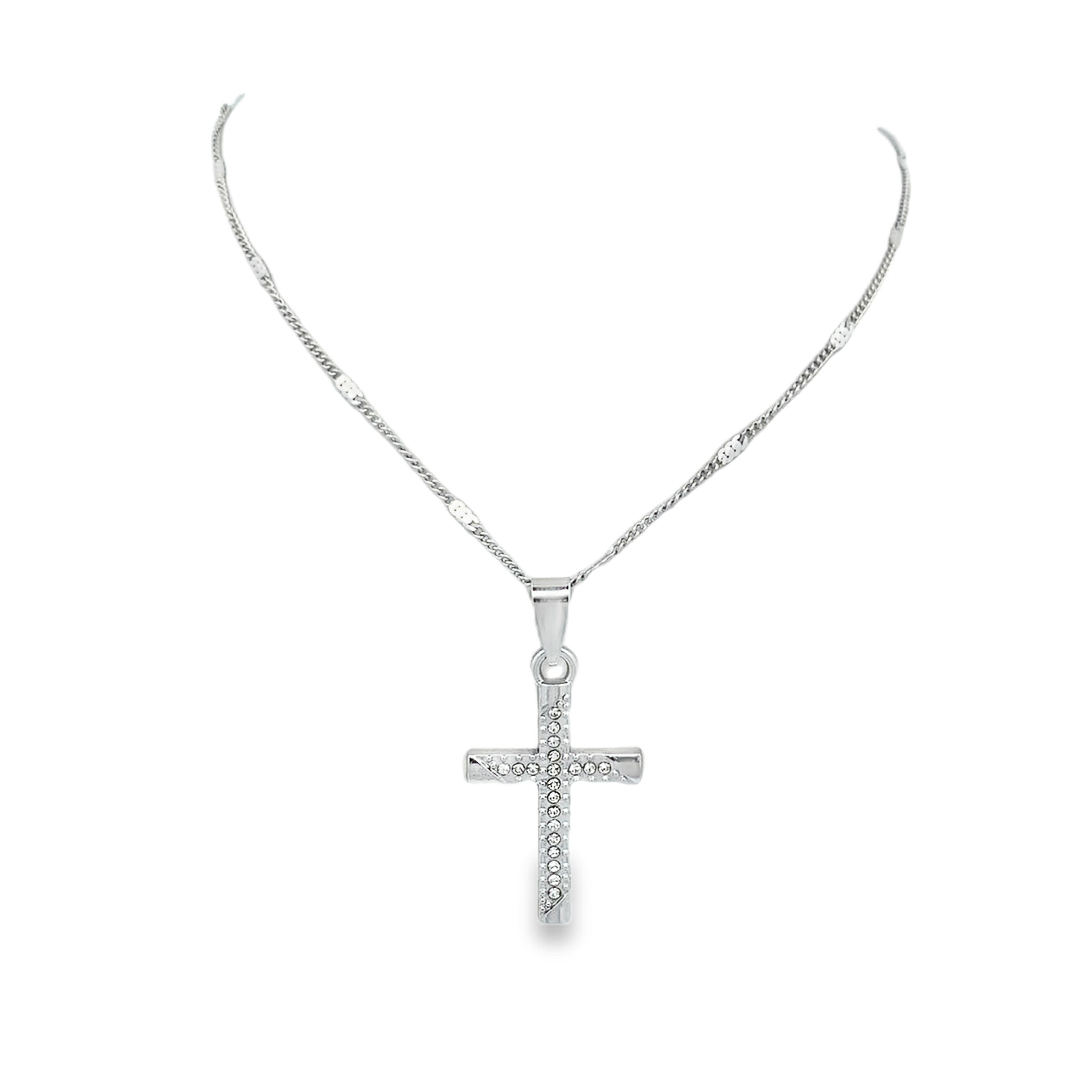 Naszyjnik charms z posrebrzanego metalu z zawieszką krzyżykiem z cyrkonią o szlifie brylantowym