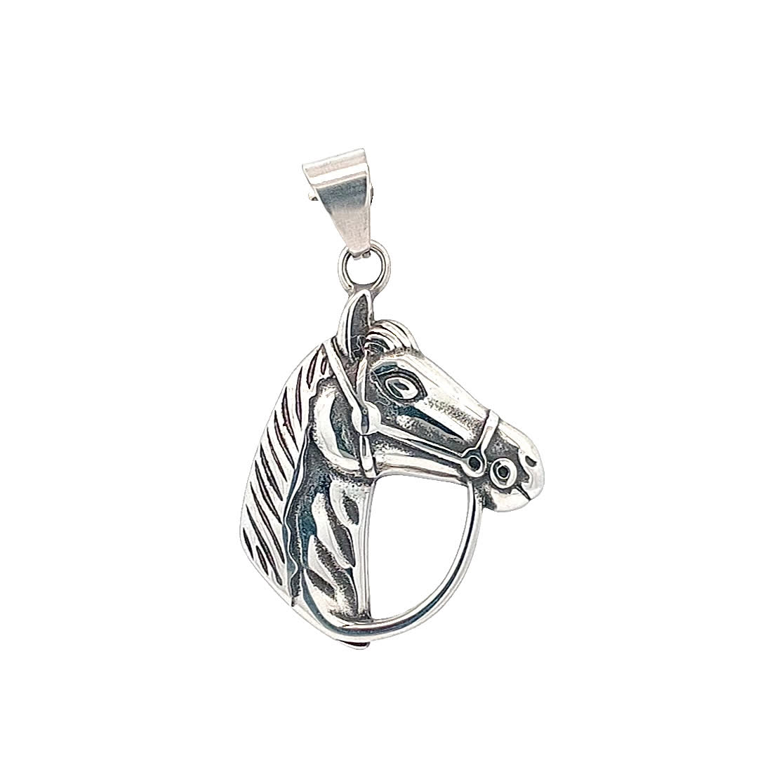 Elegancki wisiorek w kształcie głowy konia