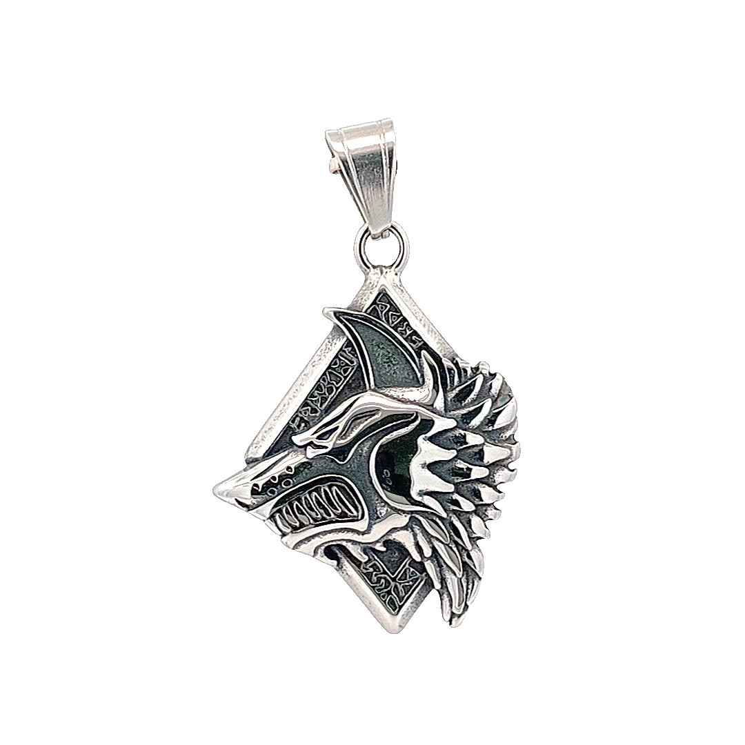 Skomplikowany projekt wisiorka z wilkiem