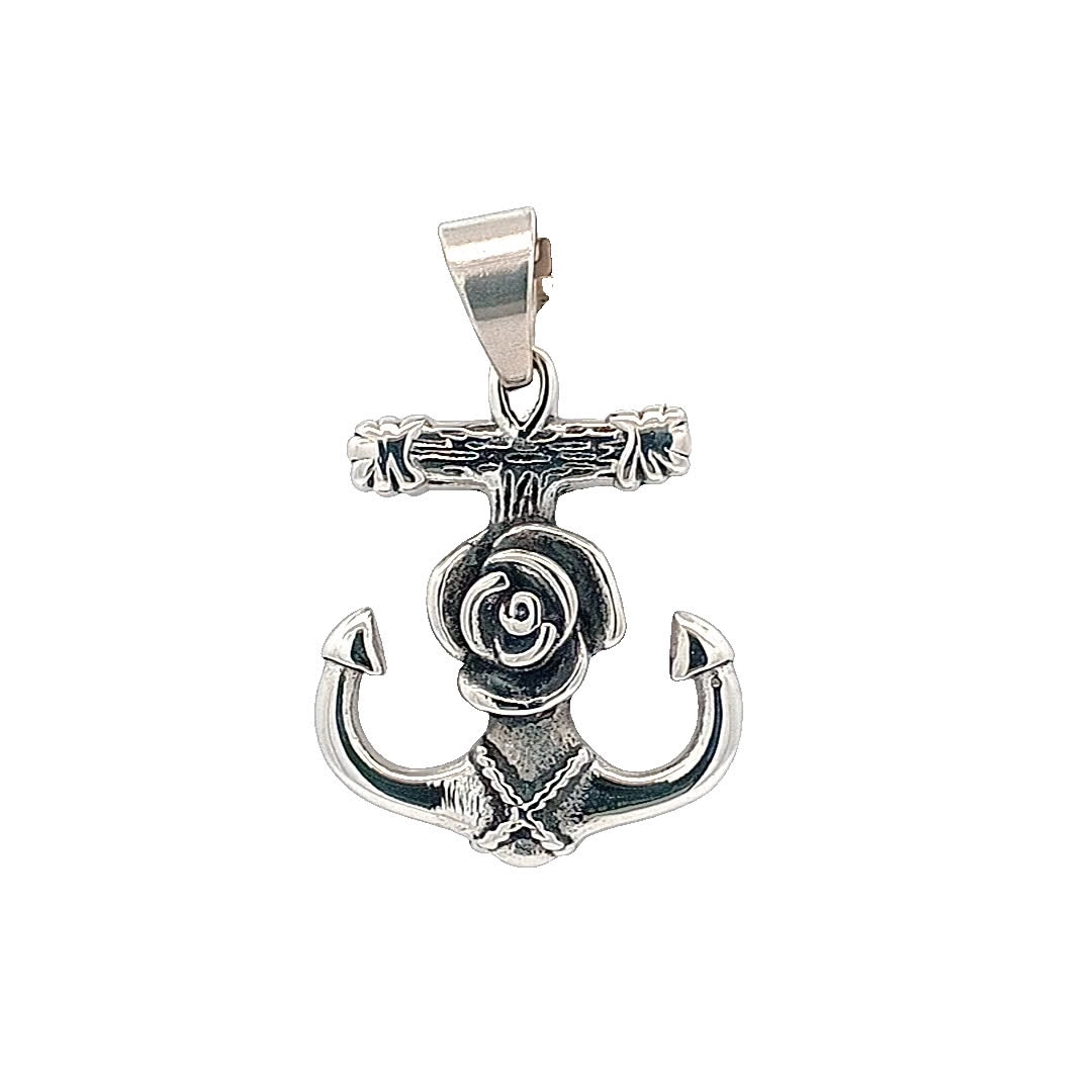 Elegancki posrebrzany wisiorek kotwica
