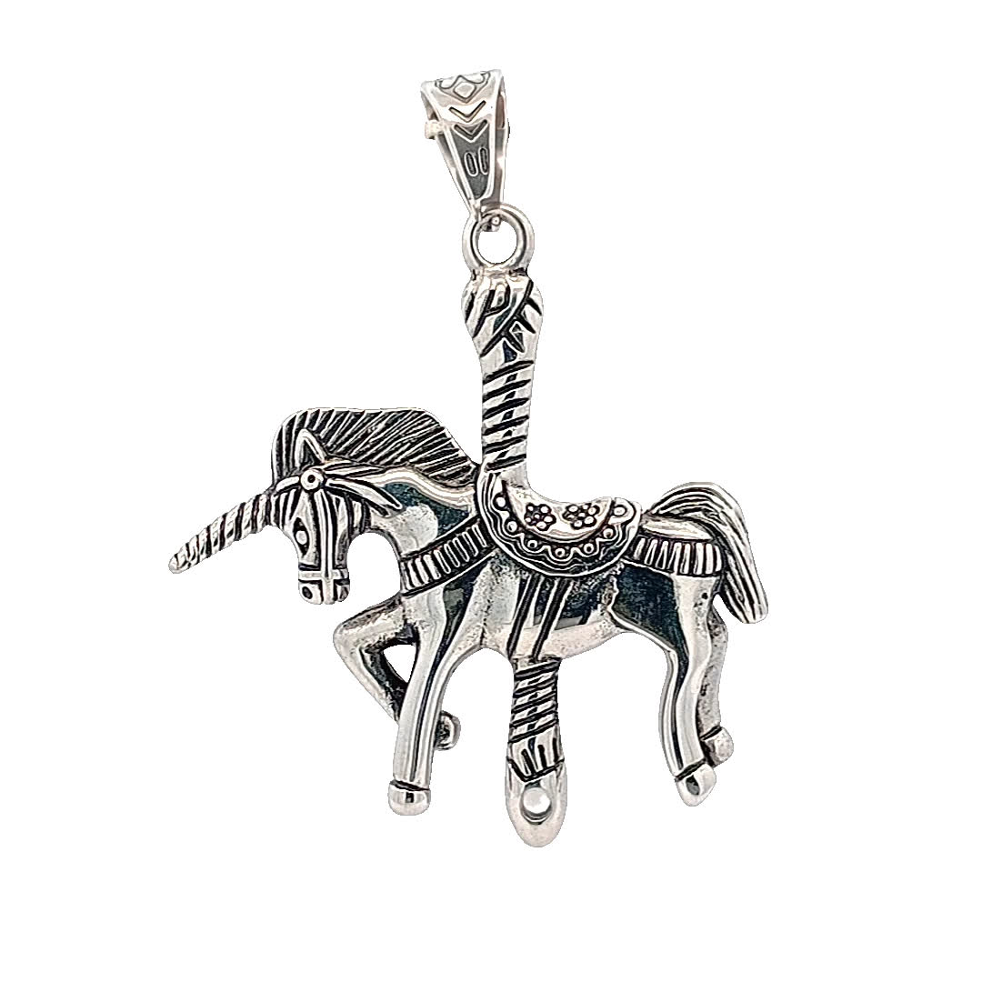 Uroczy wisiorek w kształcie jednorożca