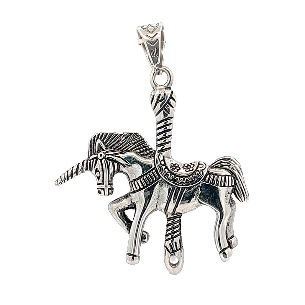 Uroczy wisiorek w kształcie jednorożca