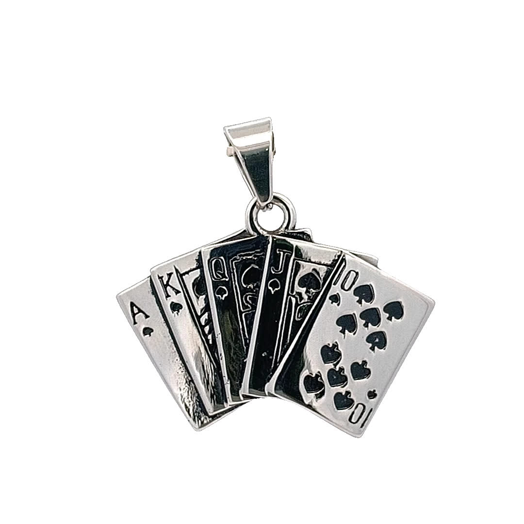 Stylowy wisiorek w kształcie kart do gry