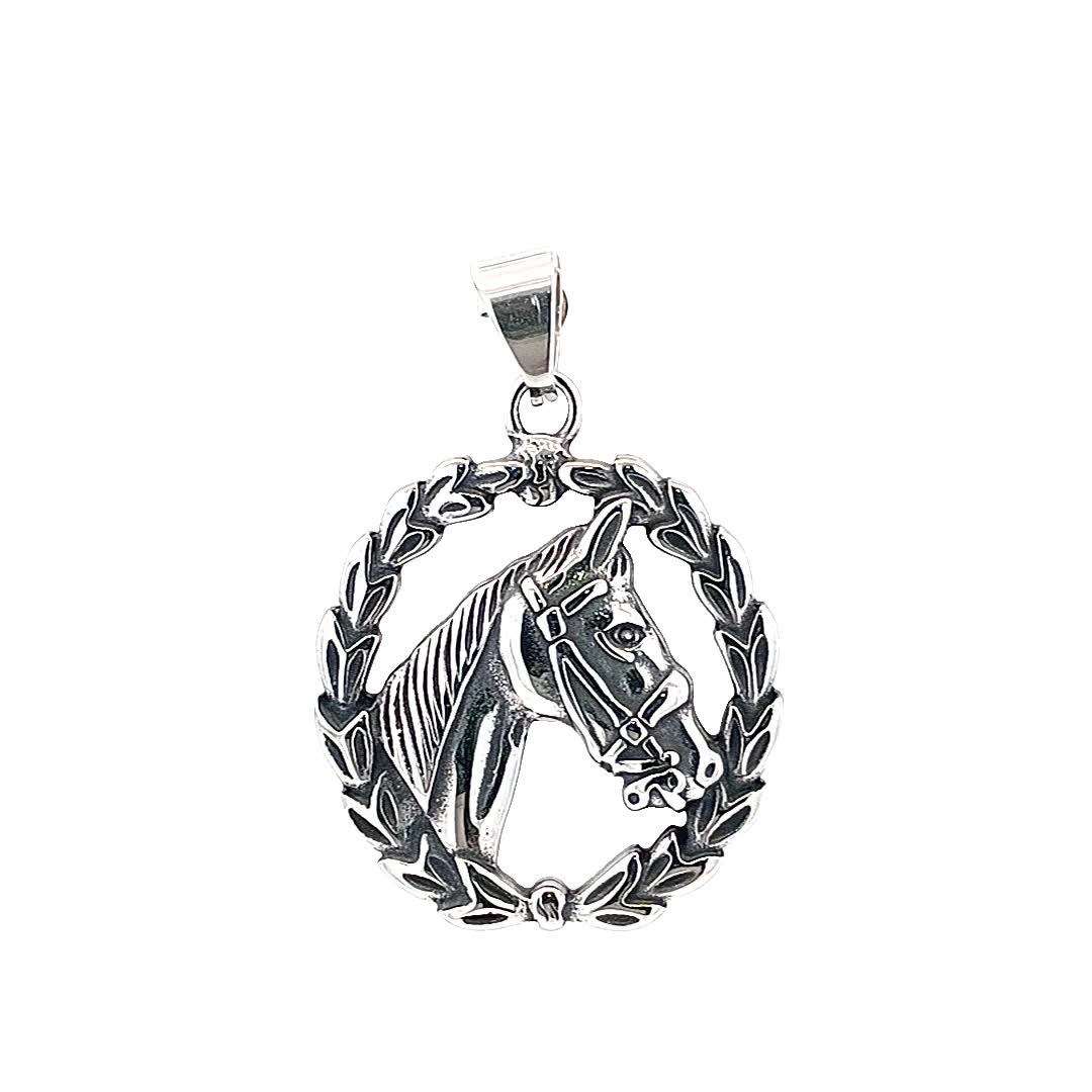 Elegancki posrebrzany wisiorek w kształcie konia