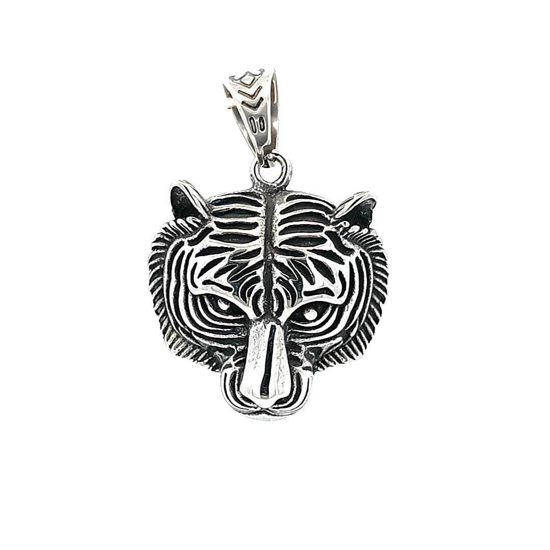 Skomplikowany projekt wisiorka z tygrysem