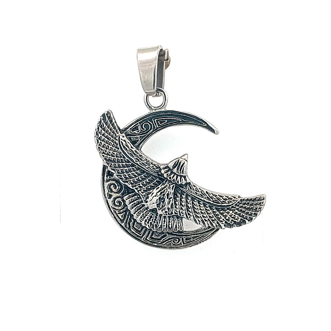 Elegancki posrebrzany wisiorek w kształcie ptaka