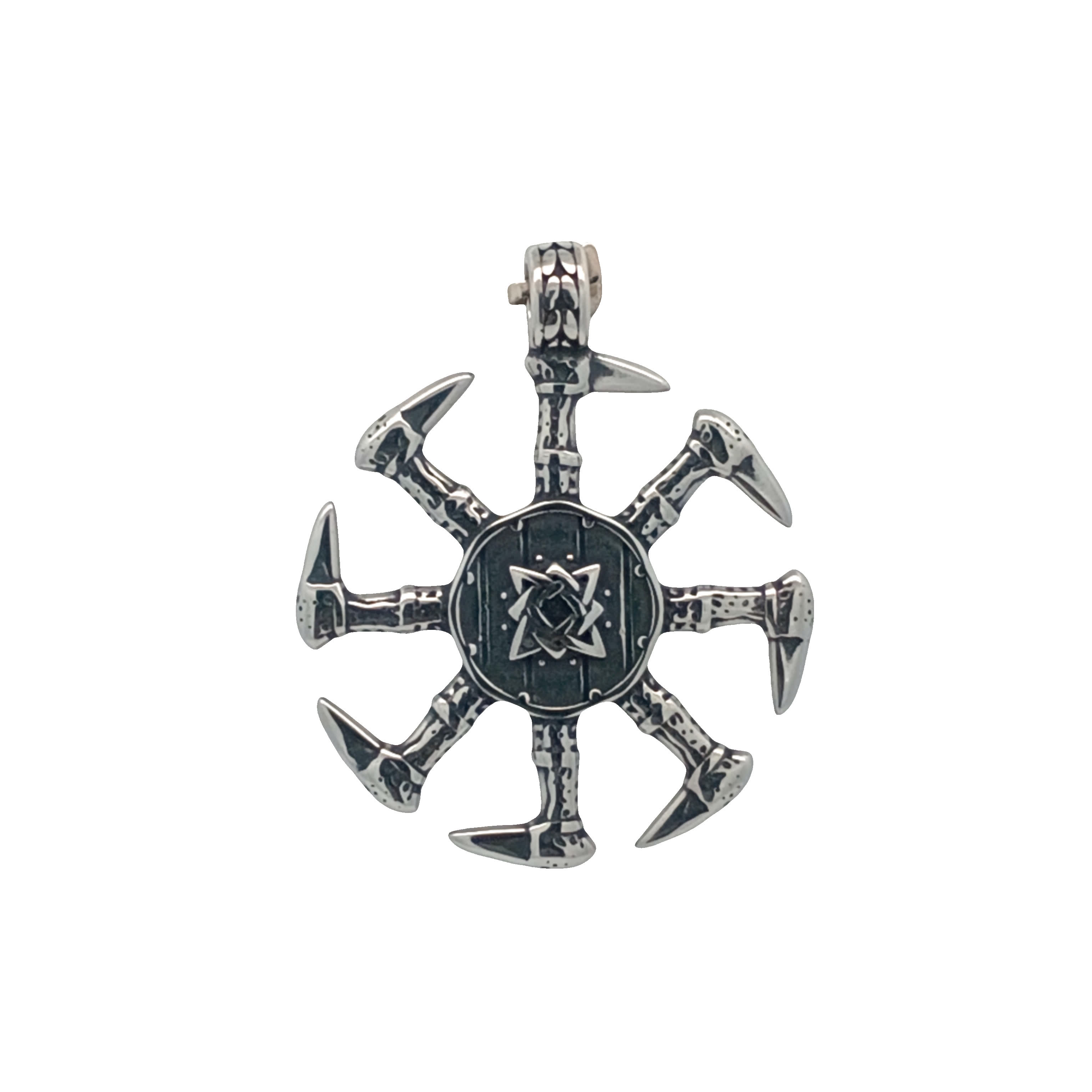 Skomplikowany projekt srebrnego wisiorka