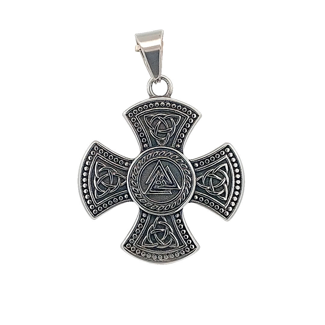 Skomplikowany wisiorek w kształcie celtyckiego krzyża