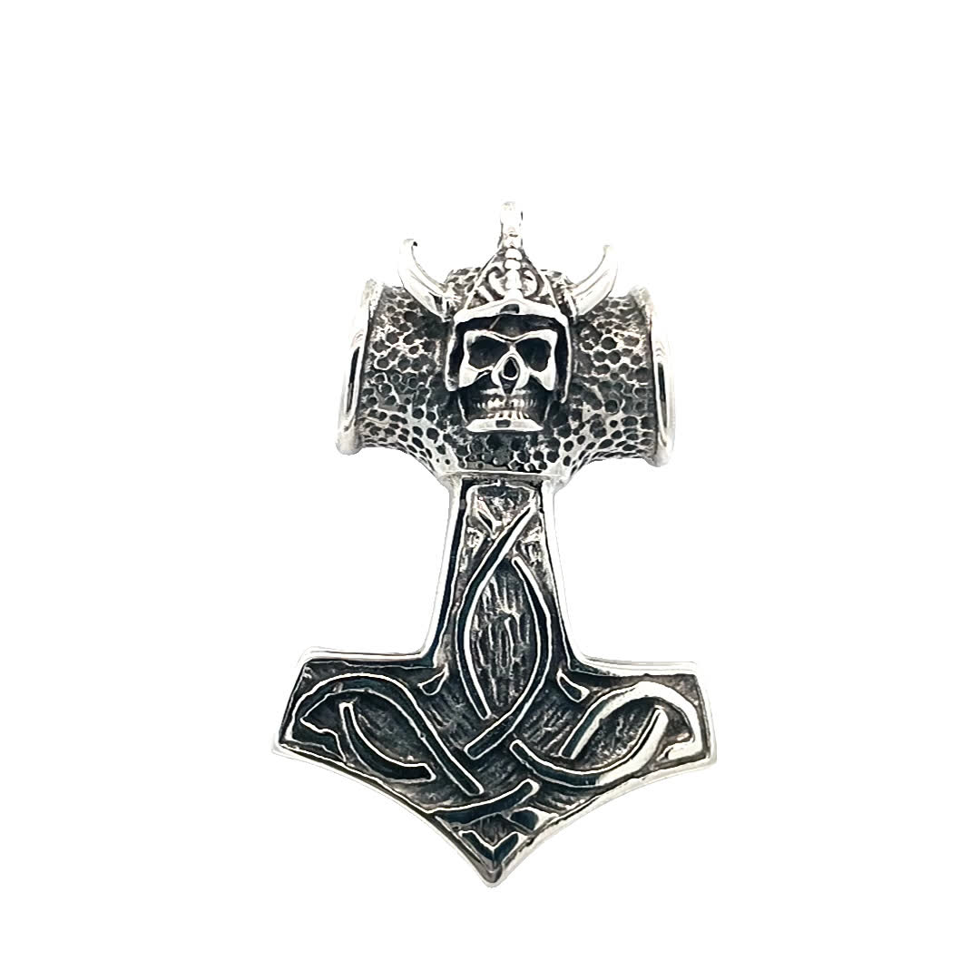 Intrygujący posrebrzany wisiorek z motywem czaszki