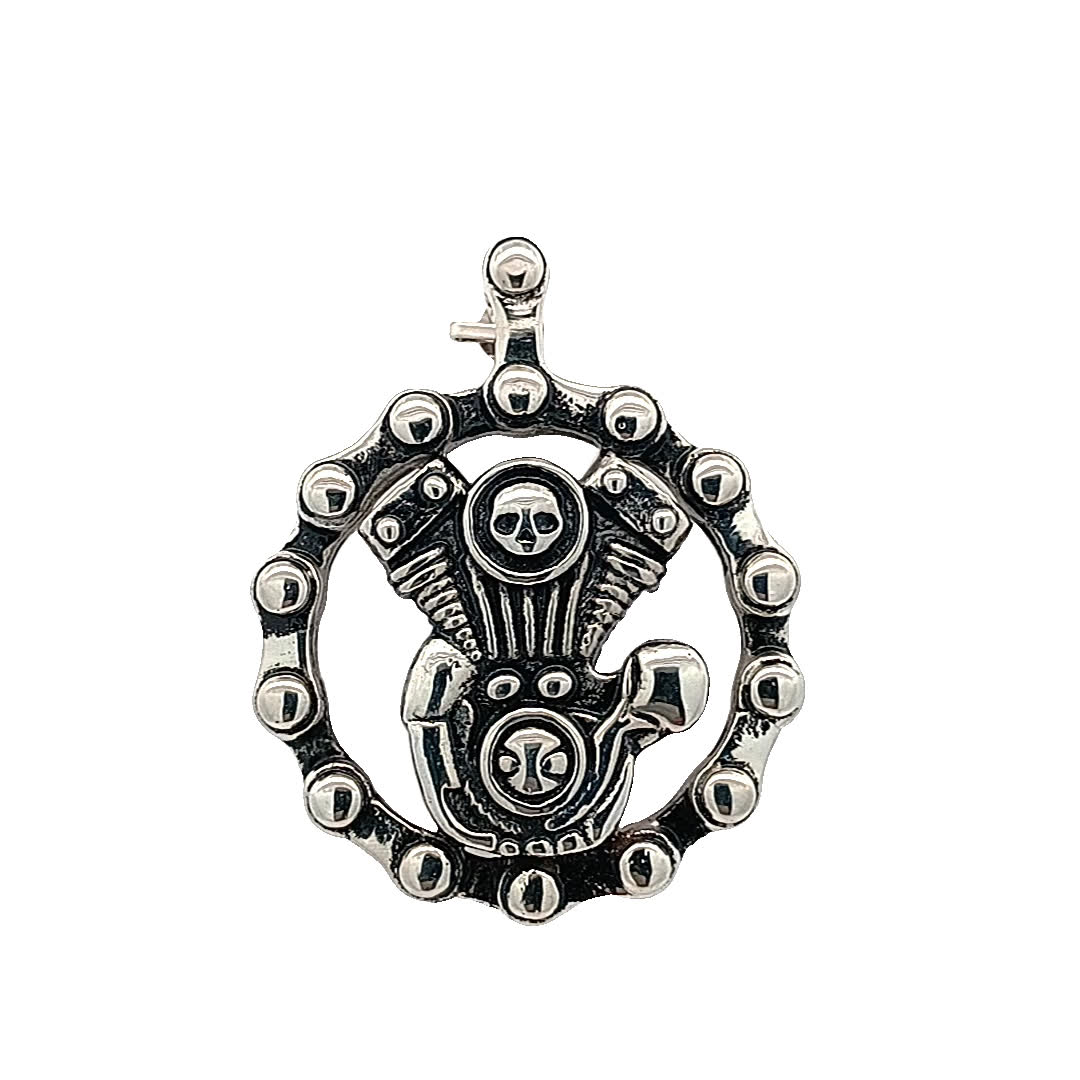 Skomplikowany projekt srebrnego wisiorka