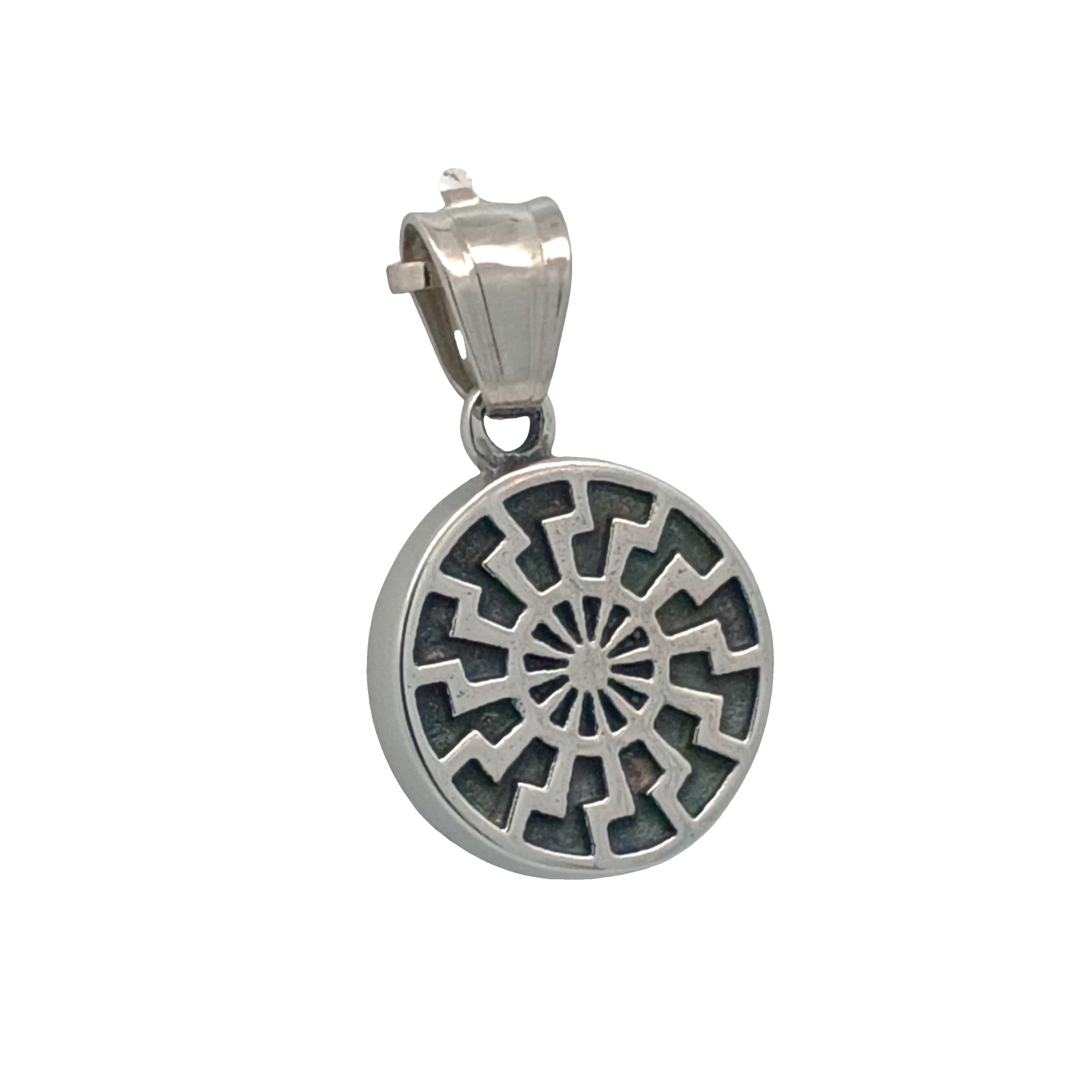 Skomplikowany projekt srebrnego wisiorka