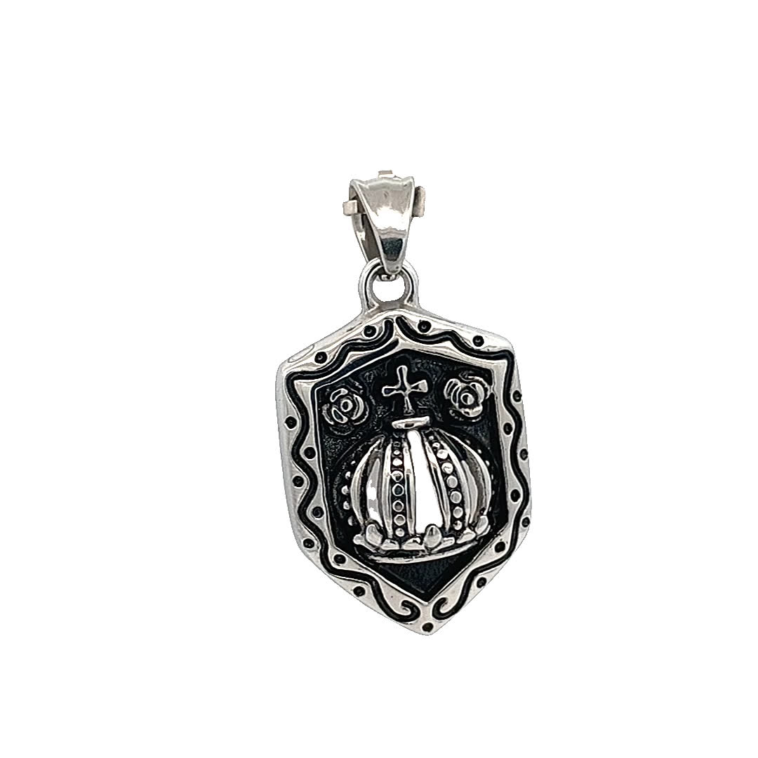 Elegancki posrebrzany wisiorek w kształcie korony