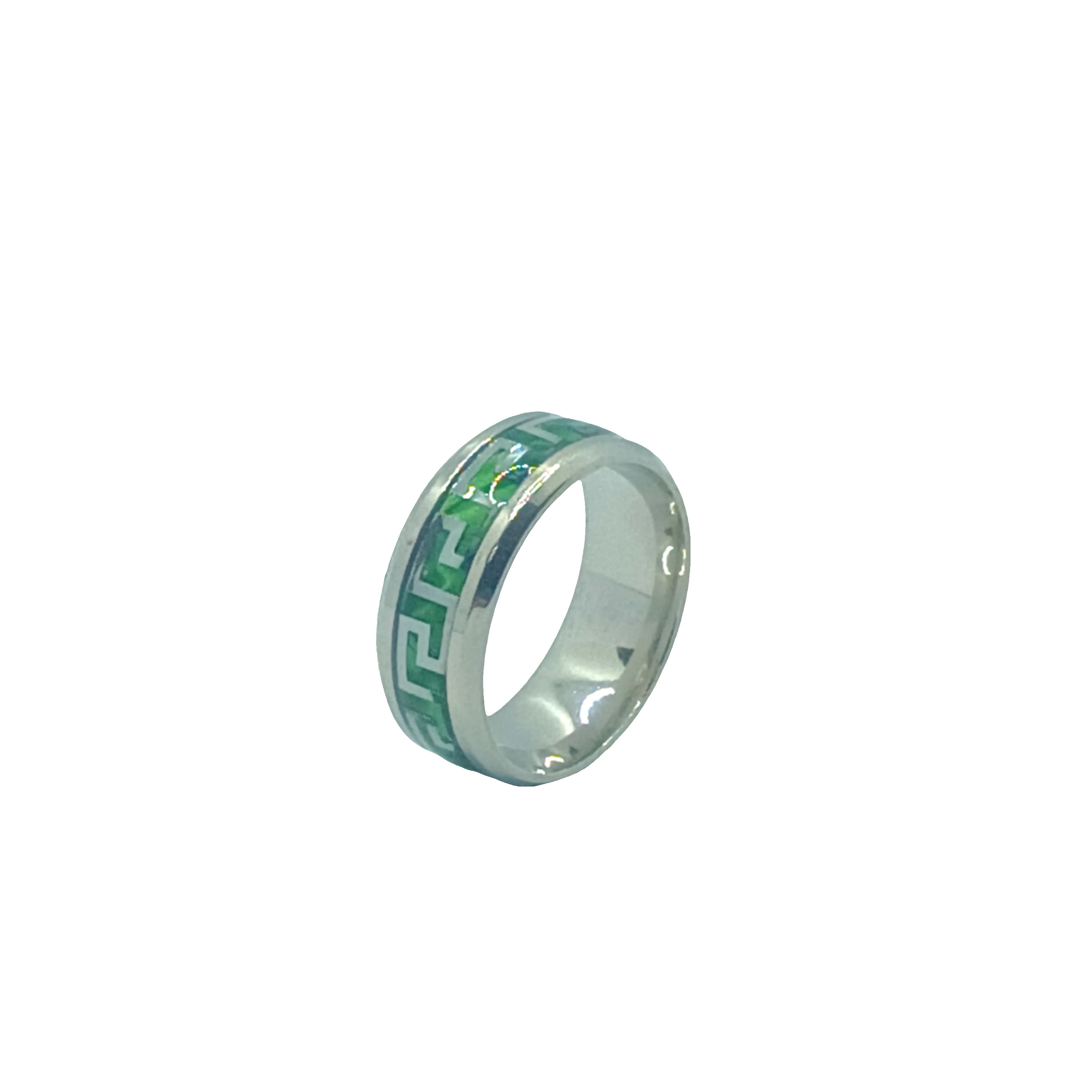 Elegancki zielony pierścionek ze wzorem