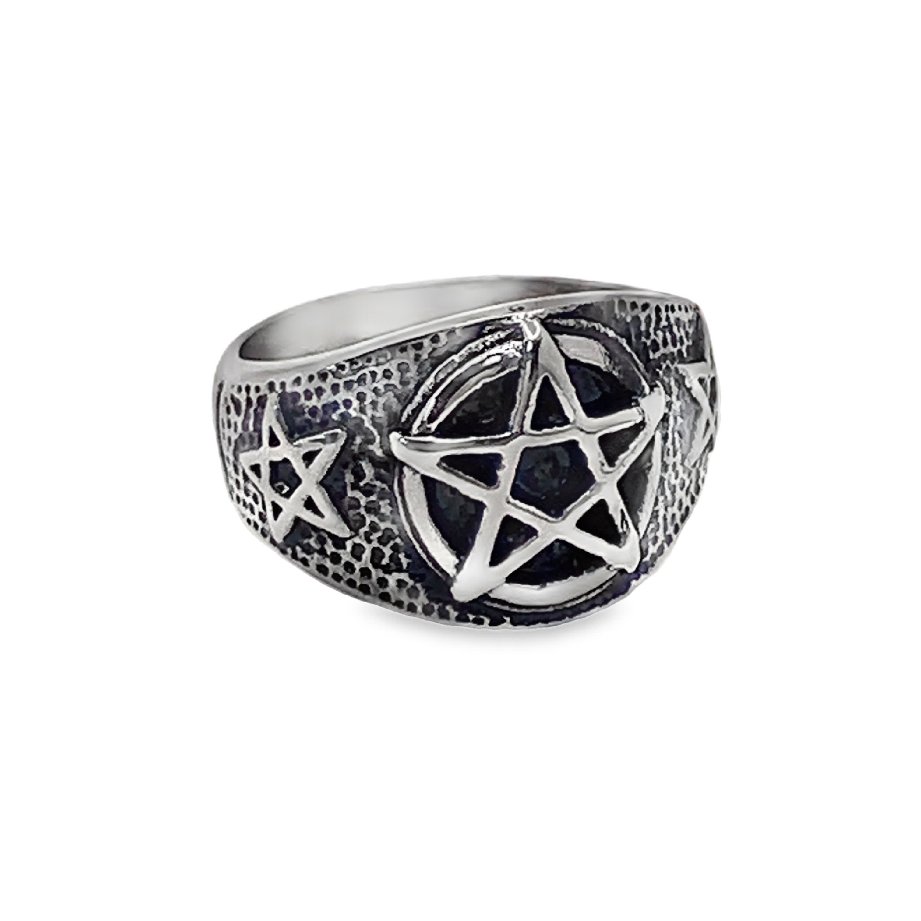 Posrebrzany sygnet z pentagramem – ezoteryczny komunikat