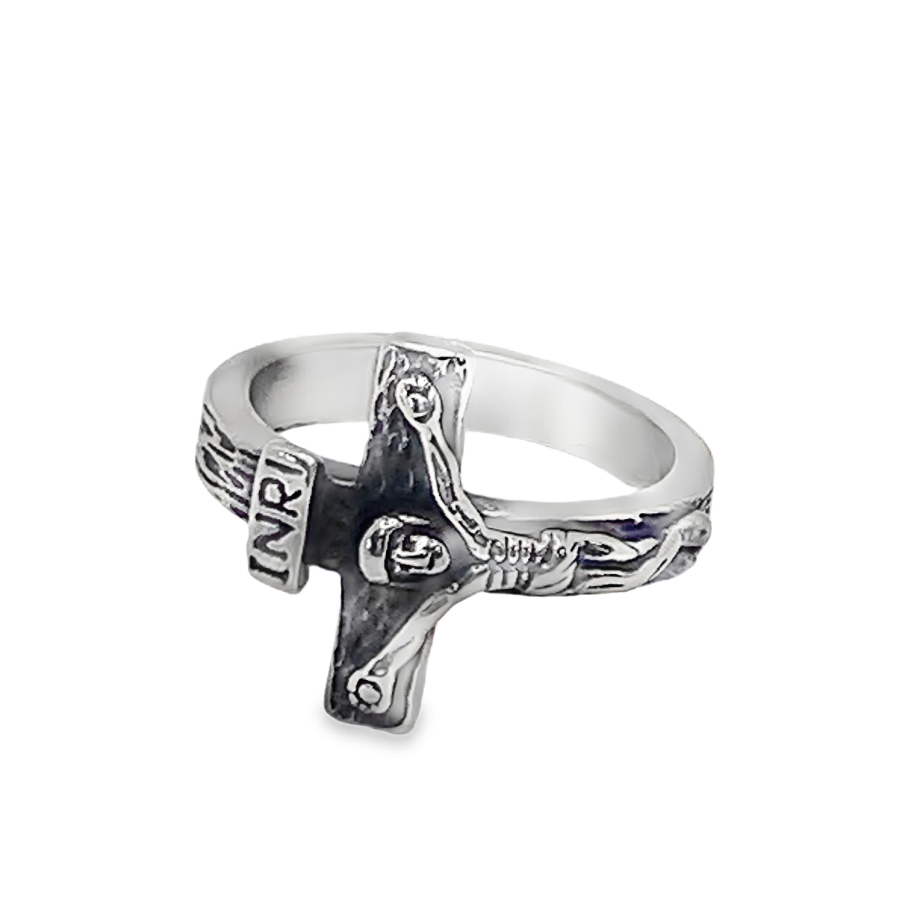 Posrebrzany pierścień z krucyfiksem