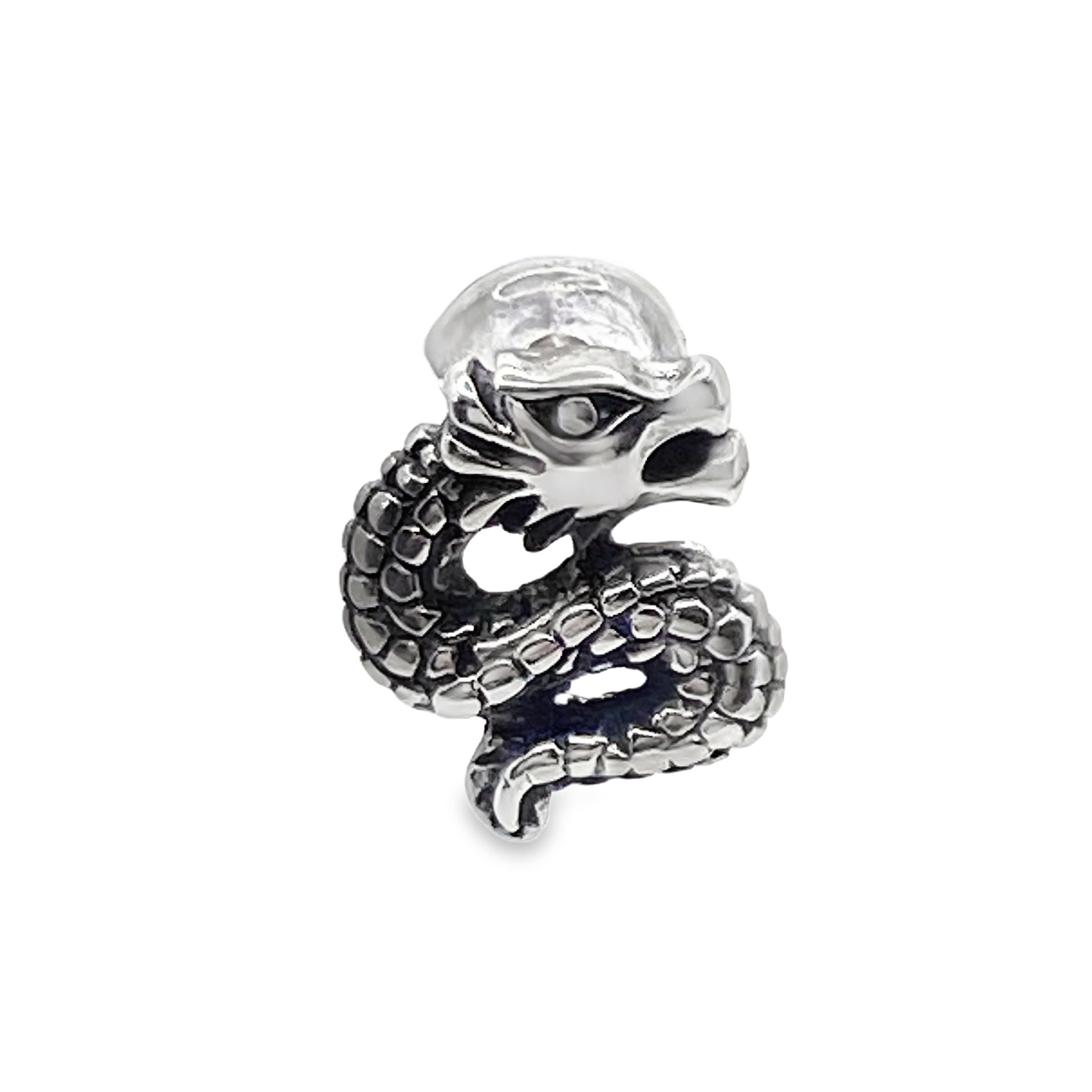 Posrebrzany wisiorek w kształcie smoka z przezroczystym kaboszonem kwarcowym