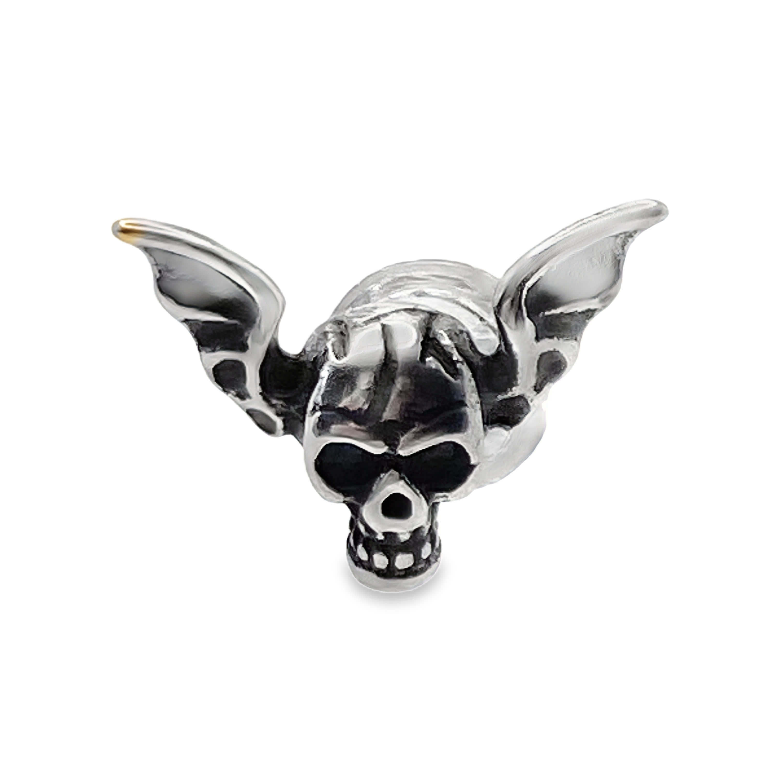 Wisiorek z czaszką nietoperza z polerowanego metalu