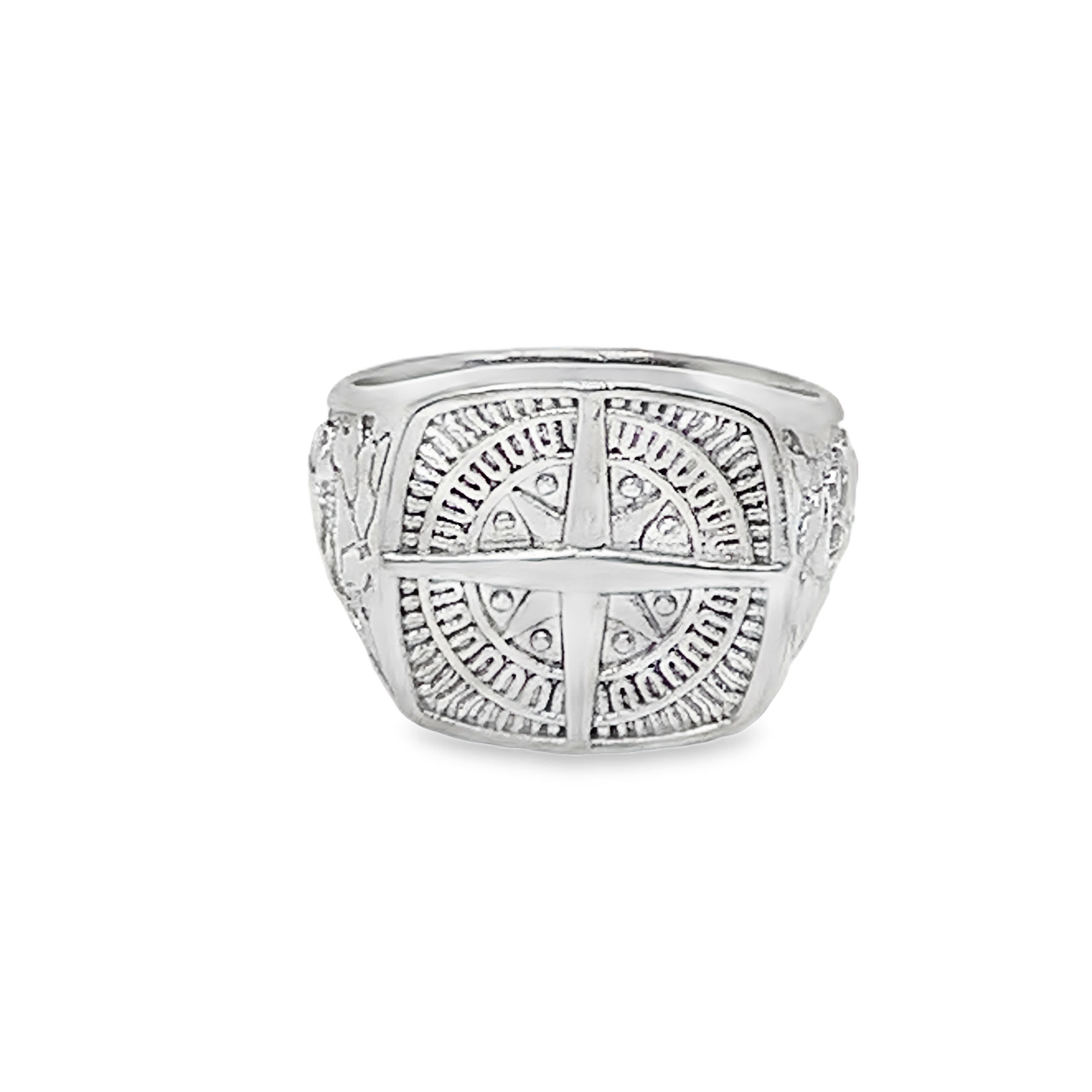 Sygnet ze posrebrzanej stali  o misternym wzorze