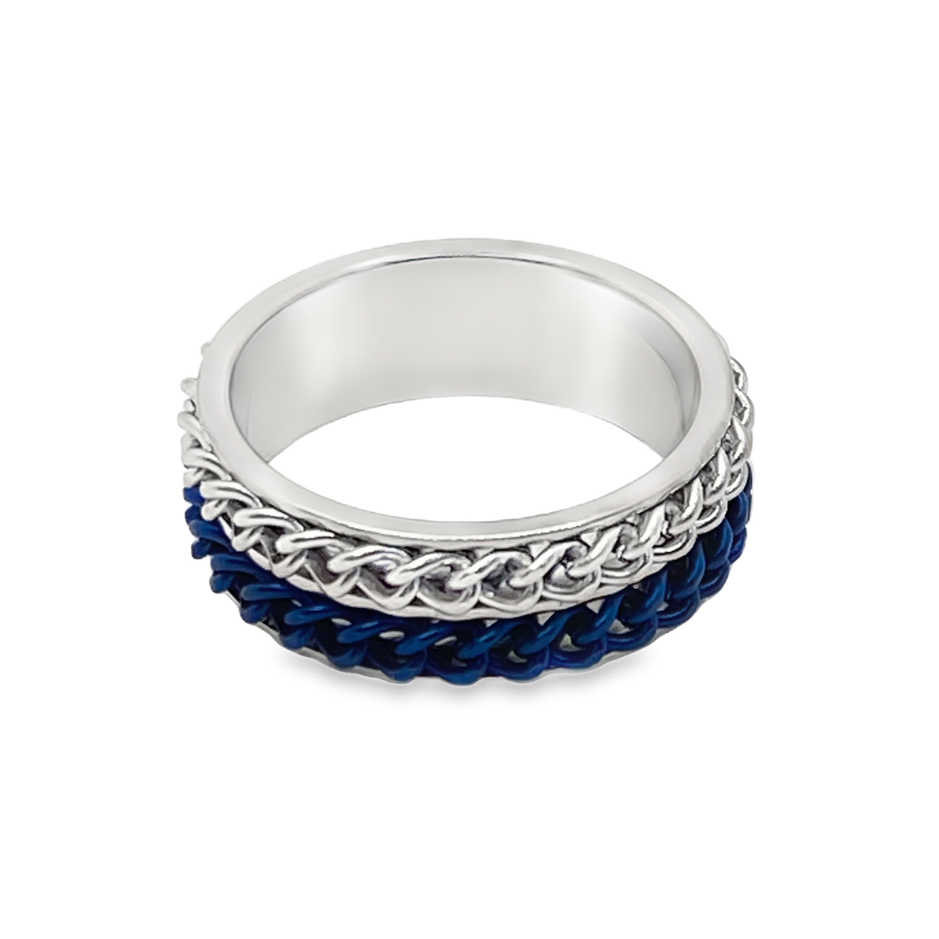 Współczesny pierścionek z łańcuszkiem w kolorze posrebrzanym i niebieskim